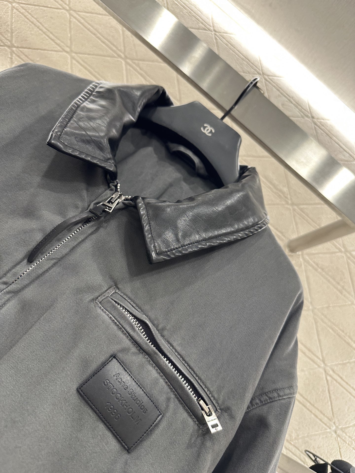 ♥Acne atudio*♥2025新品上架 拼皮翻领牛仔羽绒棉服定制YB斜纹棉牛仔材质 翻领拉链夹克外
