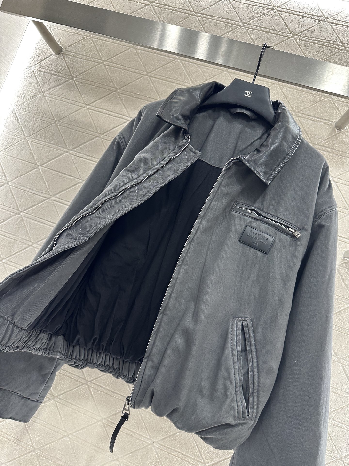 ♥Acne atudio*♥2025新品上架 拼皮翻领牛仔羽绒棉服定制YB斜纹棉牛仔材质 翻领拉链夹克外