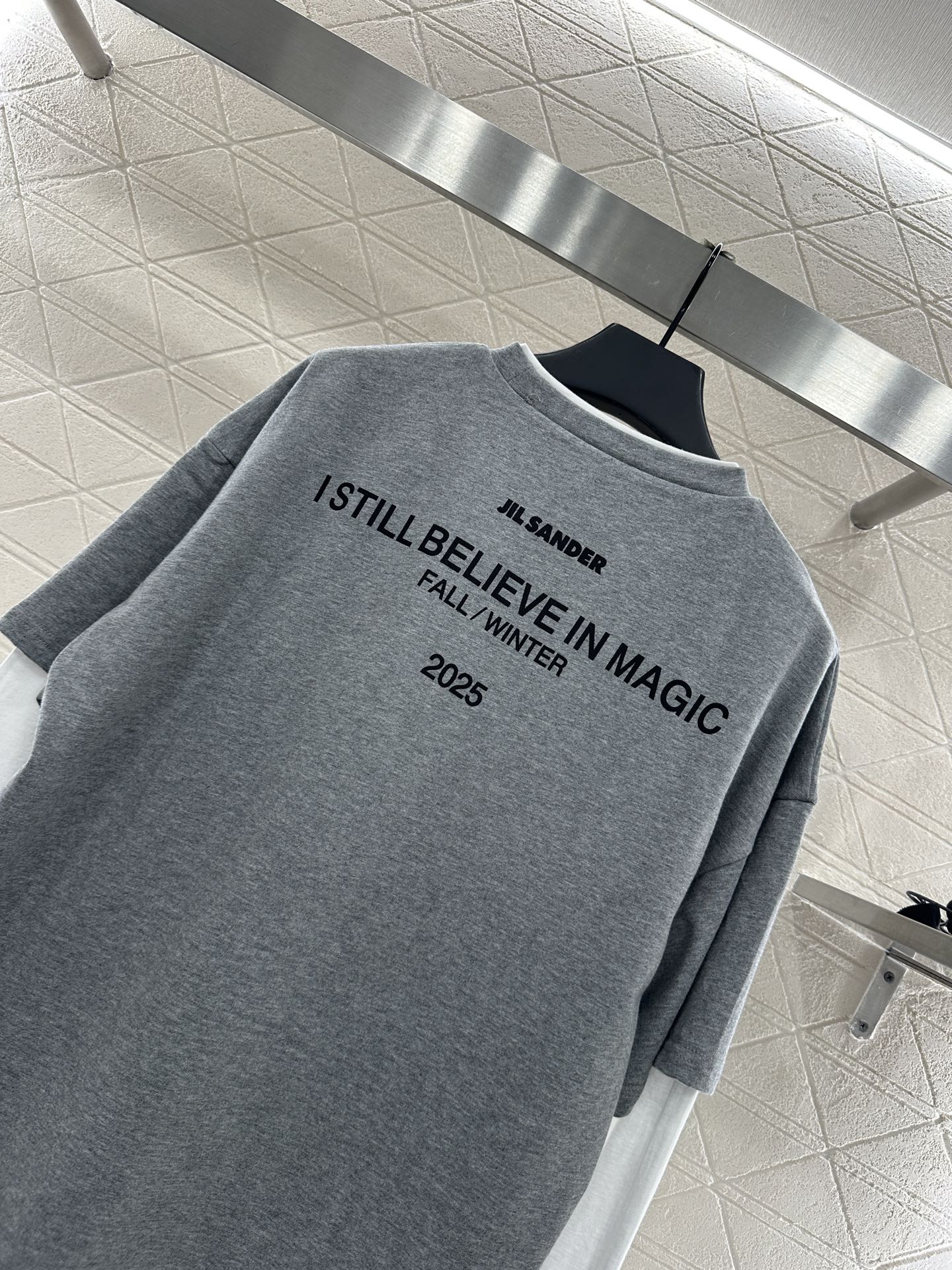 ♥Jil sande*♥2025新品上架 假两件撞色印花长袖定制YB斜纹全棉材质 透气舒适 质感十足 假