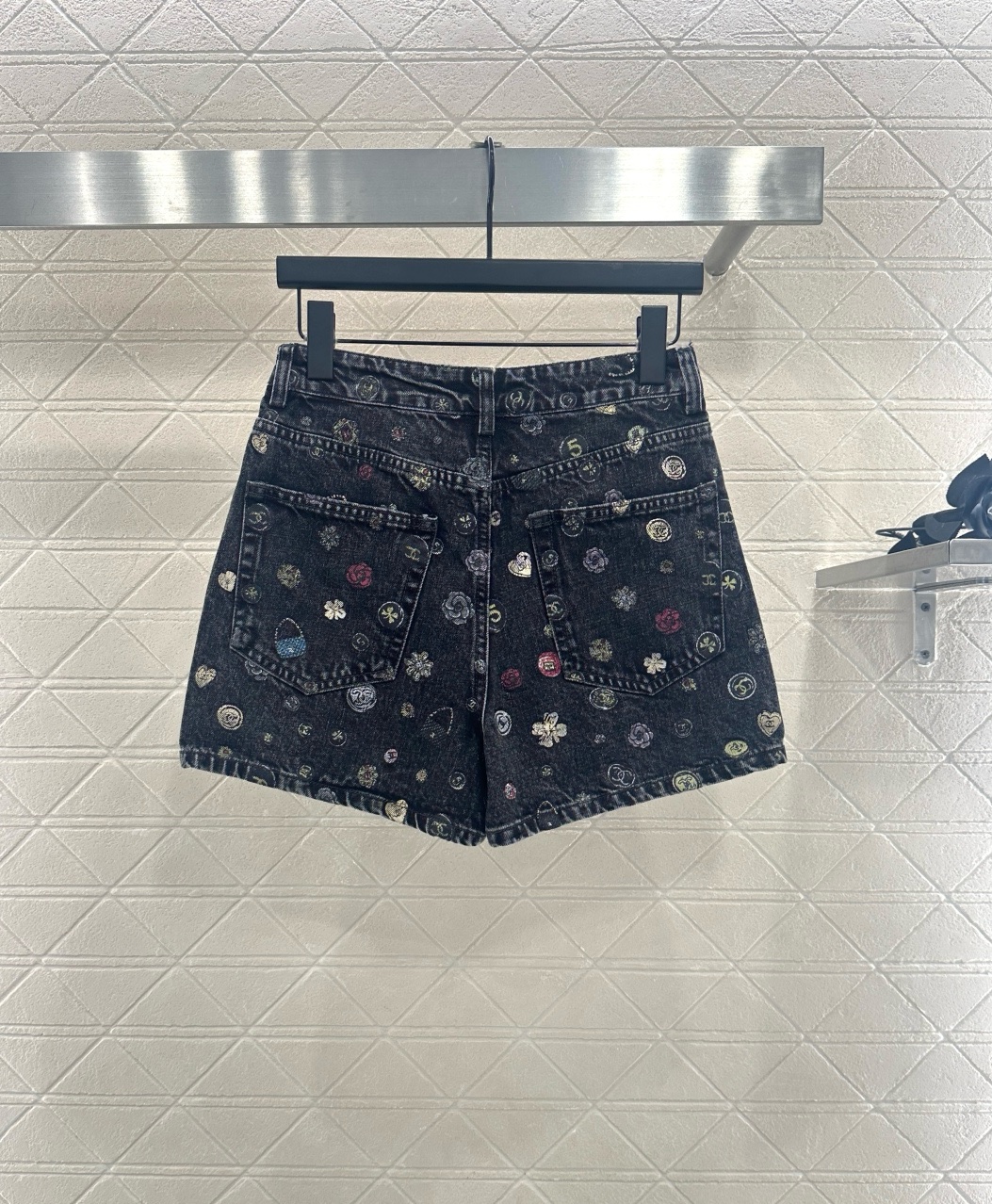 ♥Chane*♥2025新品上架 阔腿激光牛仔短裤定制YB斜纹棉牛仔材质 多重水洗 呈现出挺括质感 直筒