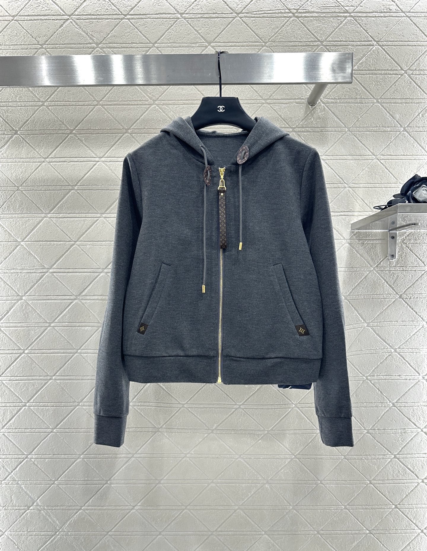 ♥Louis vuitto*♥2025新品上架 连帽外套长裤套装定制YB斜纹全棉材质 质感光泽 舒适垂顺