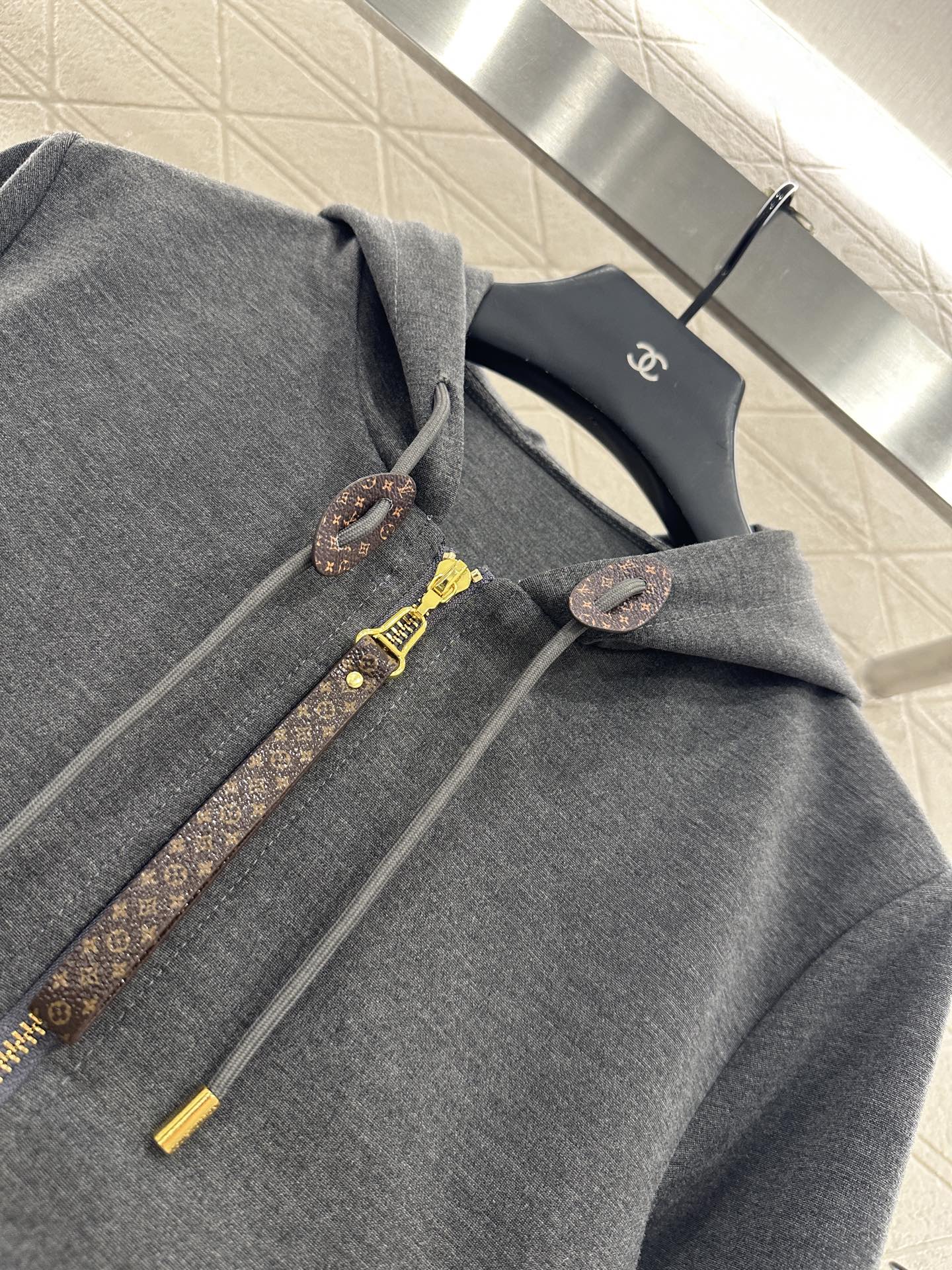 ♥Louis vuitto*♥2025新品上架 连帽外套长裤套装定制YB斜纹全棉材质 质感光泽 舒适垂顺