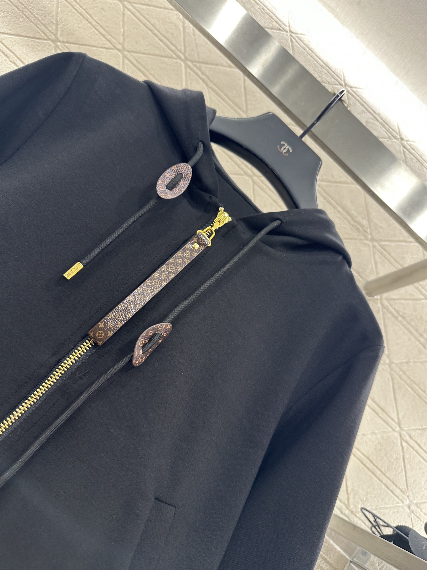 ♥Louis vuitto*♥2025新品上架 连帽外套长裤套装定制YB斜纹全棉材质 质感光泽 舒适垂顺