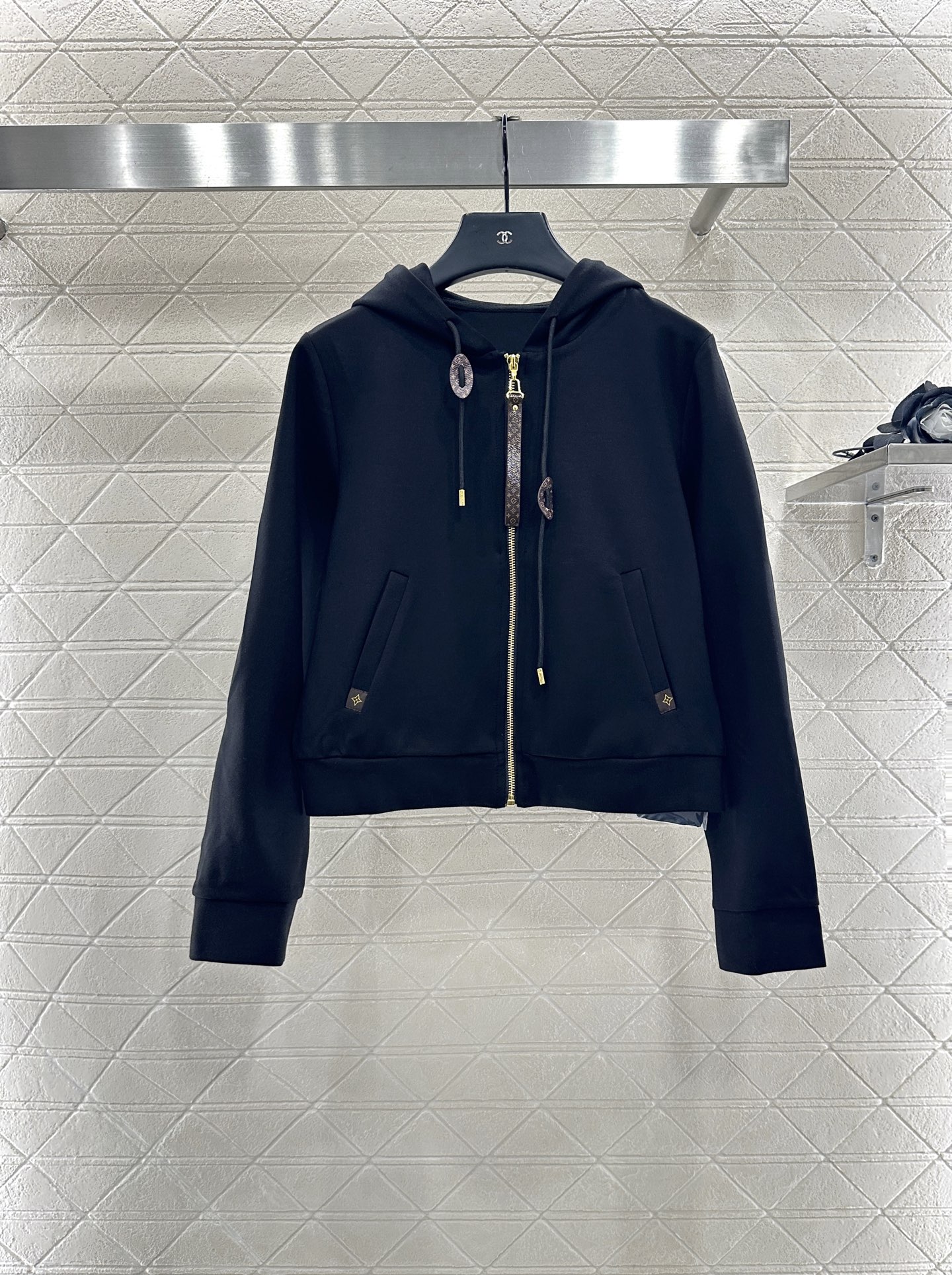 ♥Louis vuitto*♥2025新品上架 连帽外套长裤套装定制YB斜纹全棉材质 质感光泽 舒适垂顺