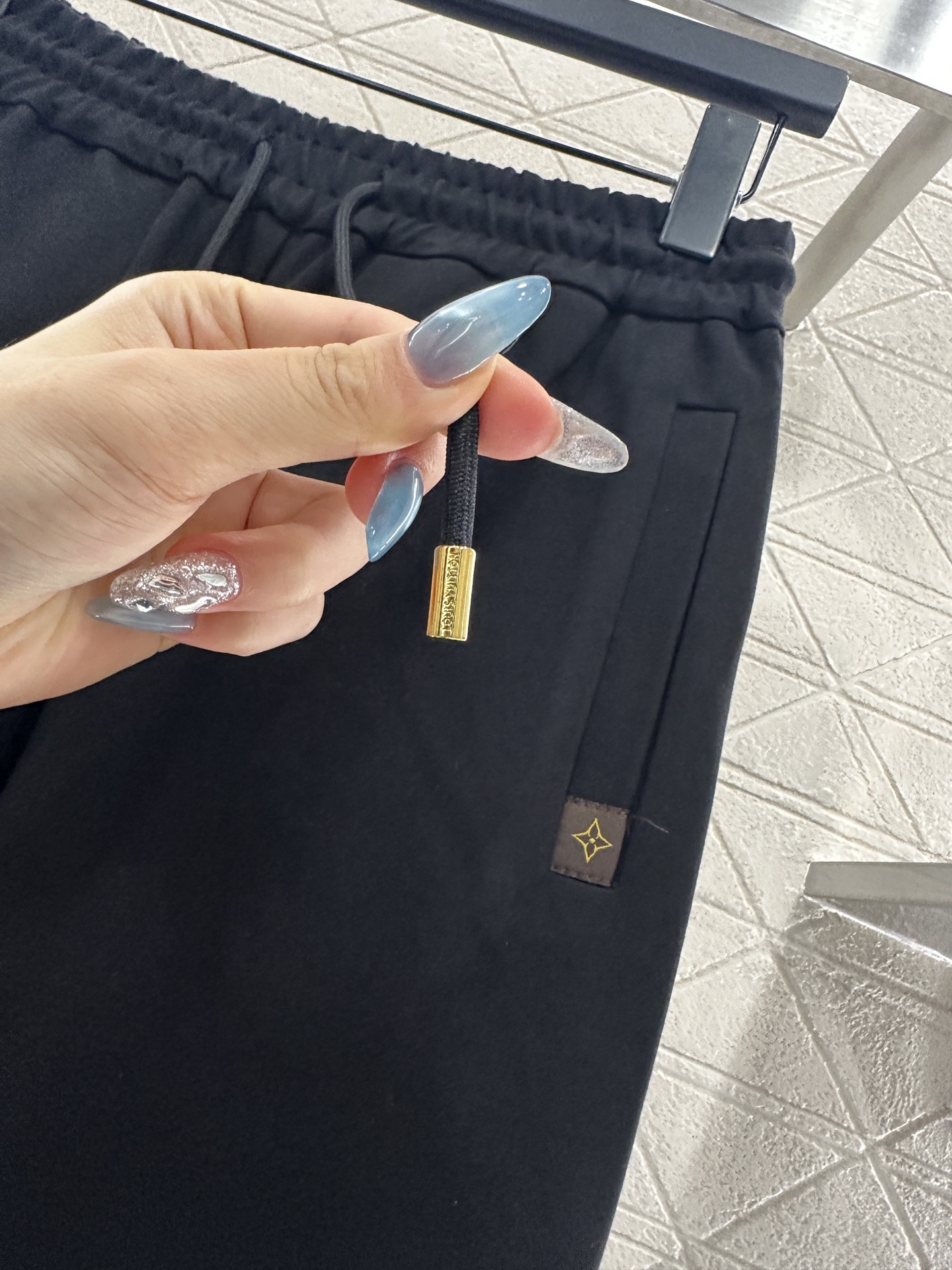 ♥Louis vuitto*♥2025新品上架 连帽外套长裤套装定制YB斜纹全棉材质 质感光泽 舒适垂顺