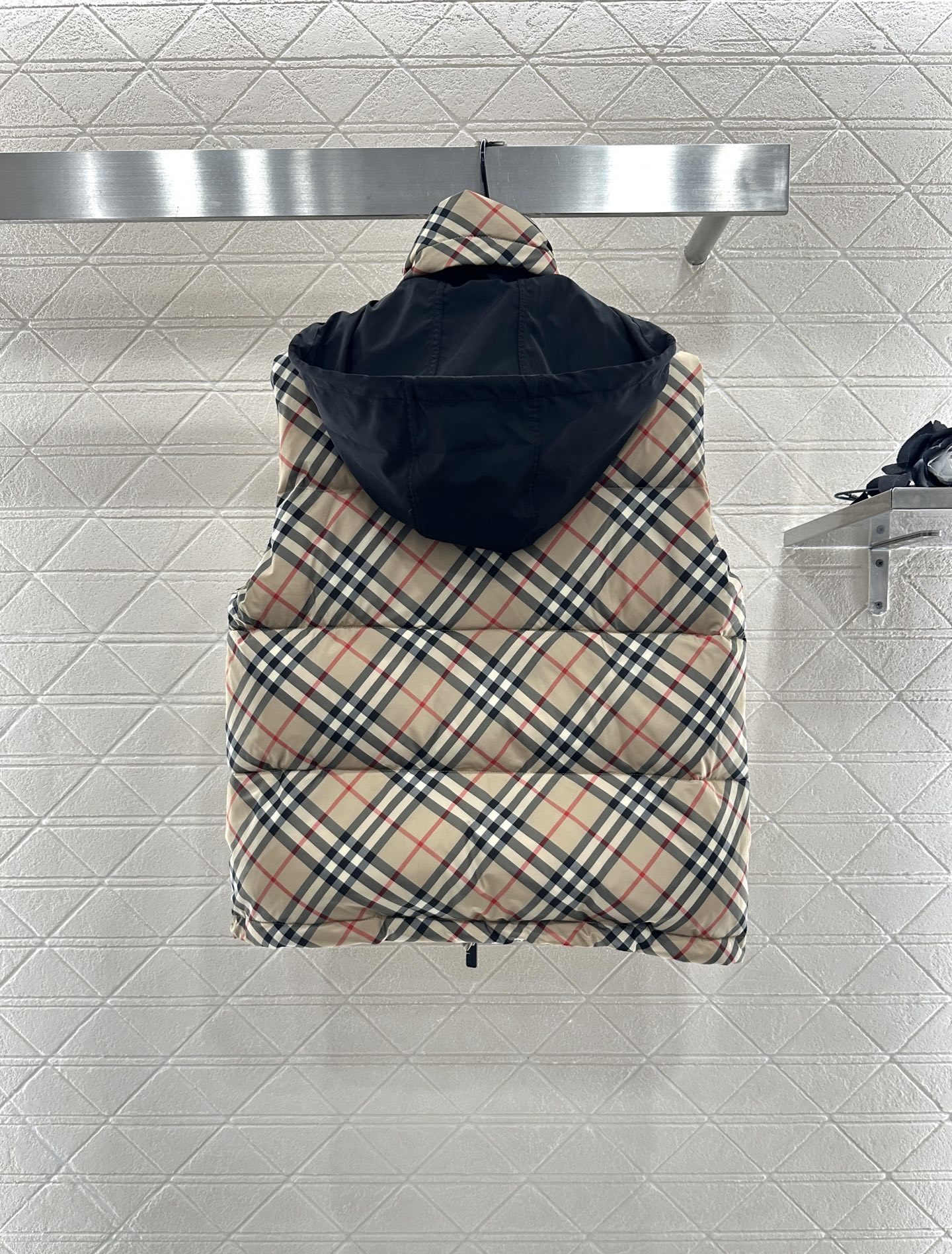 ♥Burberr*♥2025新品上架 格纹连帽羽绒马甲定制YB防风防水尼龙材质 羽绒填充内里 整件轻盈保