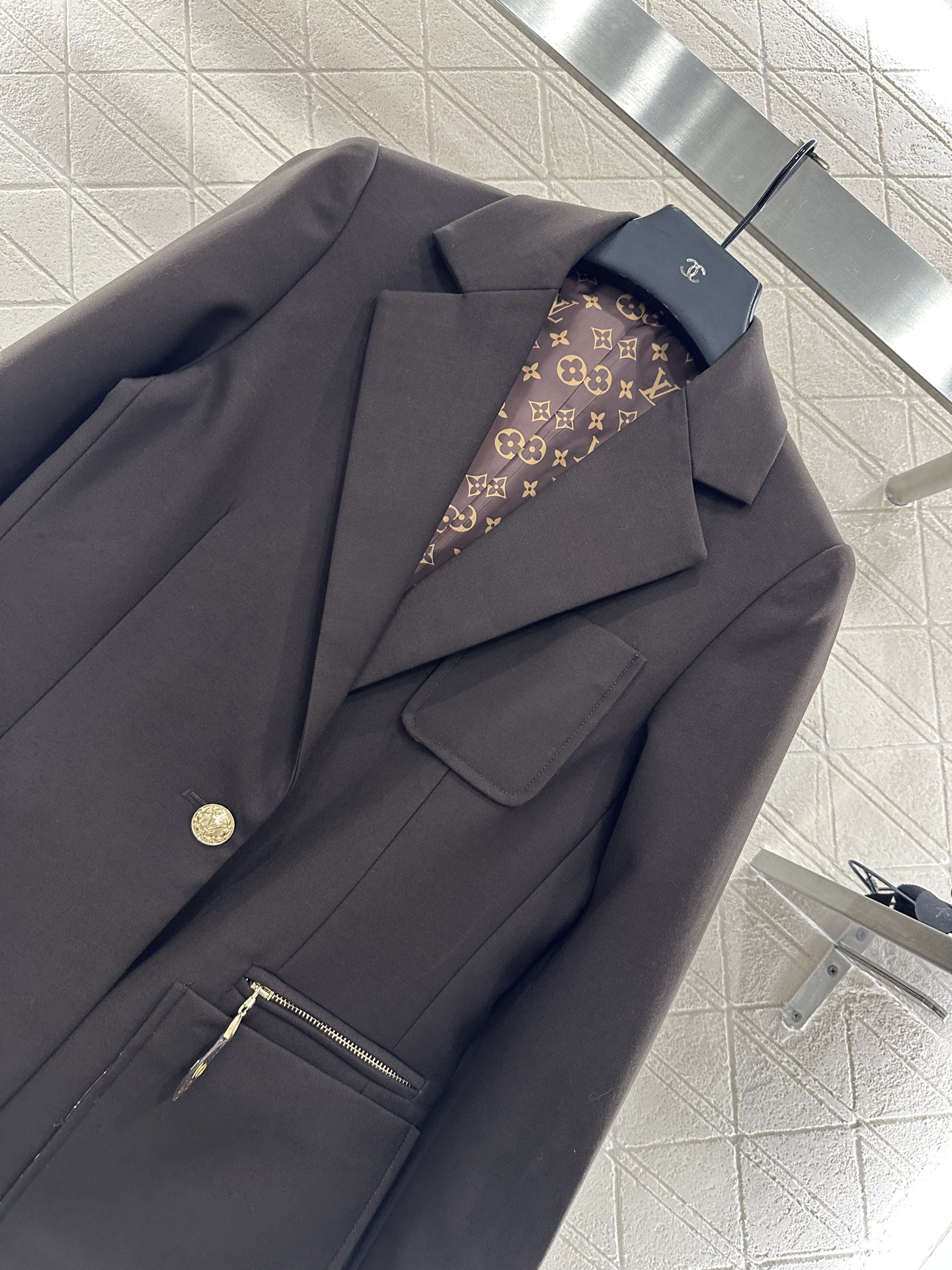 ♥Louis Vuitto*♥2025新品上架 翻领拉链口袋西装外套定制YB进口精纺羊毛材质 质感光泽 