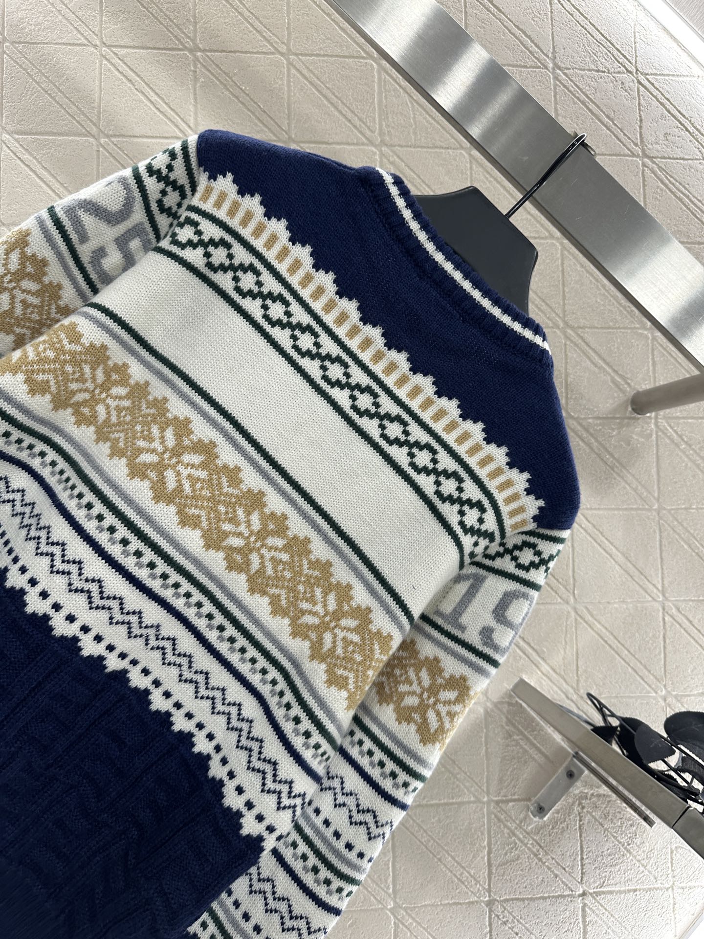 ♥Fend*♥2025新品上架 重工钩花圆领套头毛衣定制YB进口纱线织造 质感高级 舒适柔软 圆领长袖毛