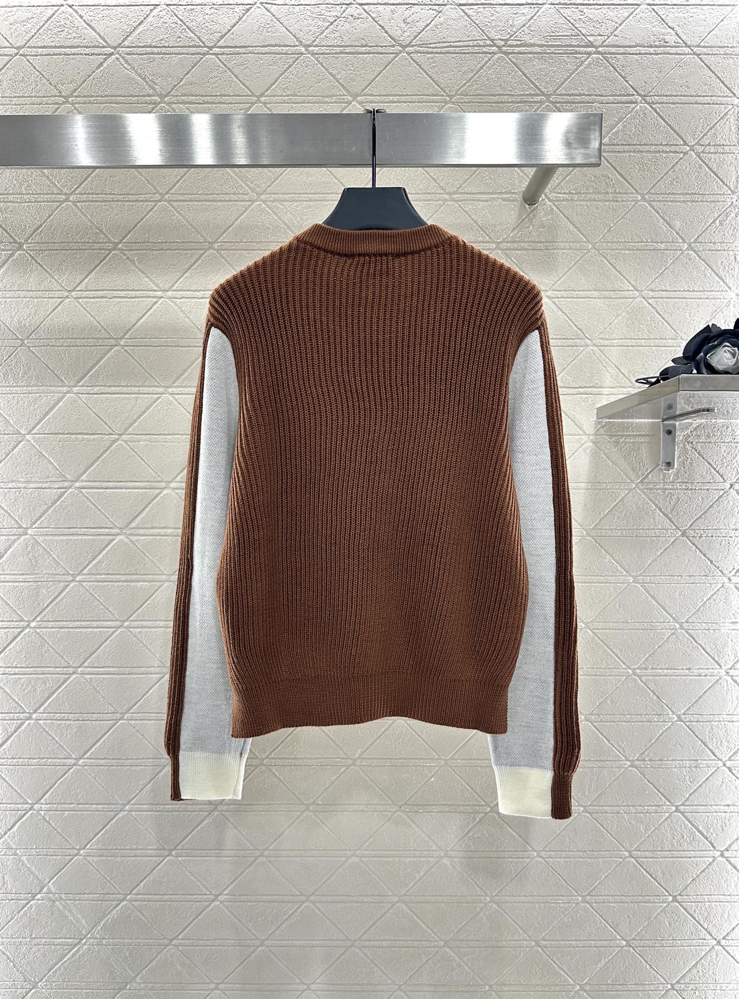 ♥Fend*♥2025新品上架 提花松鼠针织套头毛衣定制YB进口纱线织造 质感细腻 穿搭舒适 圆领正肩针