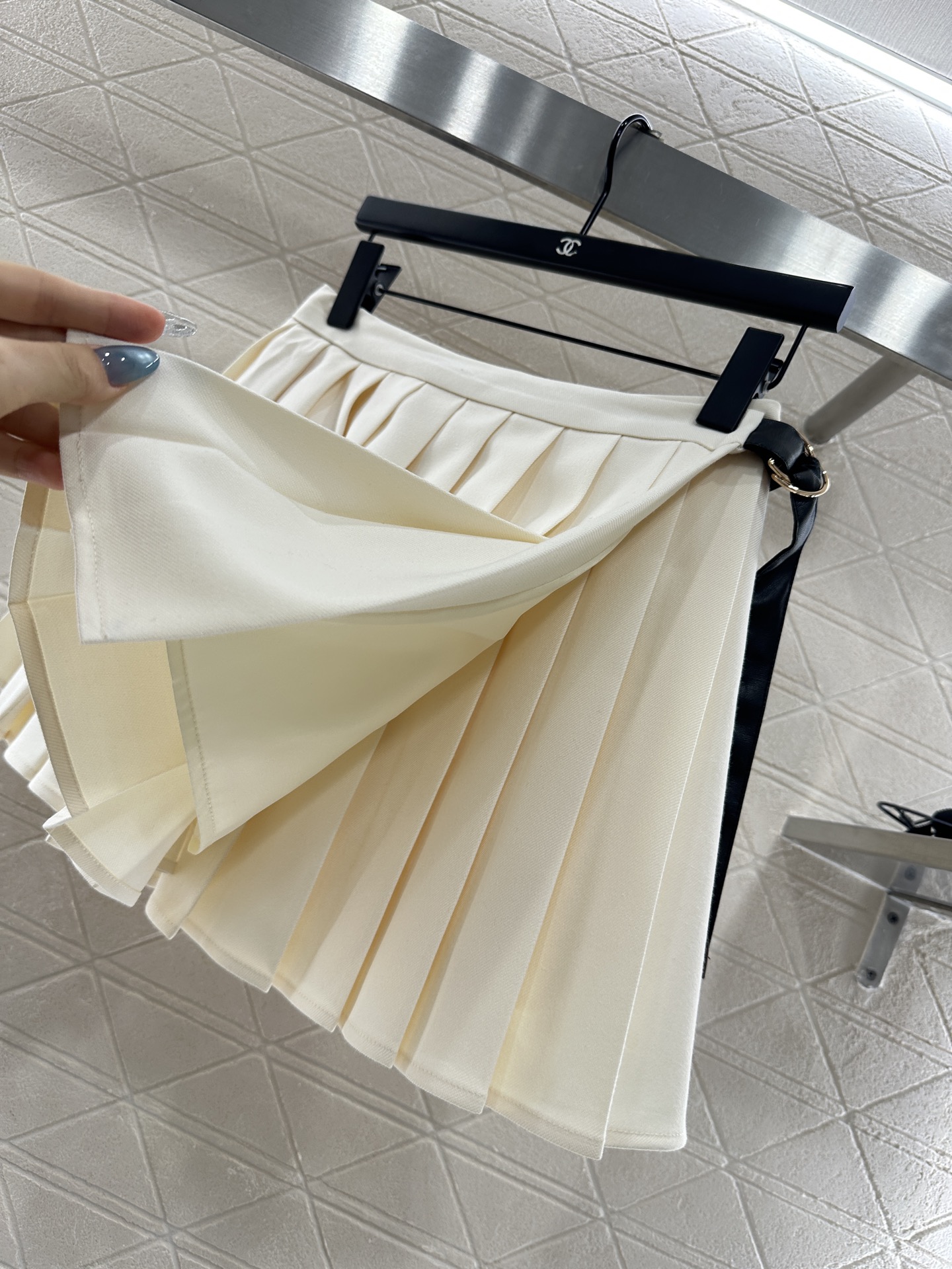 ♥Louis vuitto*♥2025新品上架 高腰单侧带扣百褶短裙定制YB进口精仿羊毛材质 光泽舒适 