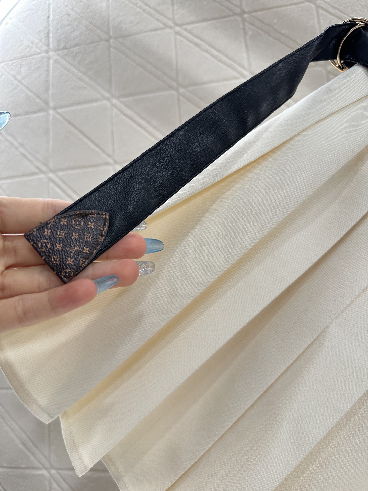 ♥Louis vuitto*♥2025新品上架 高腰单侧带扣百褶短裙定制YB进口精仿羊毛材质 光泽舒适 