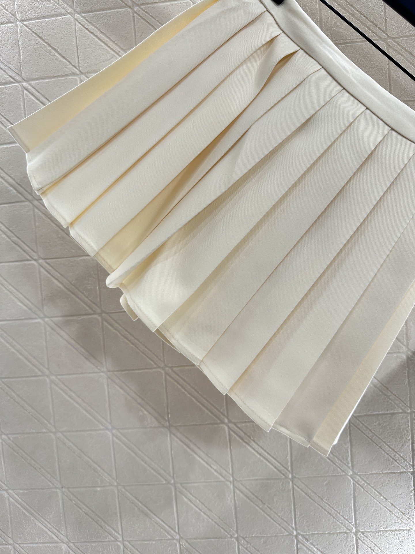 ♥Louis vuitto*♥2025新品上架 高腰单侧带扣百褶短裙定制YB进口精仿羊毛材质 光泽舒适 