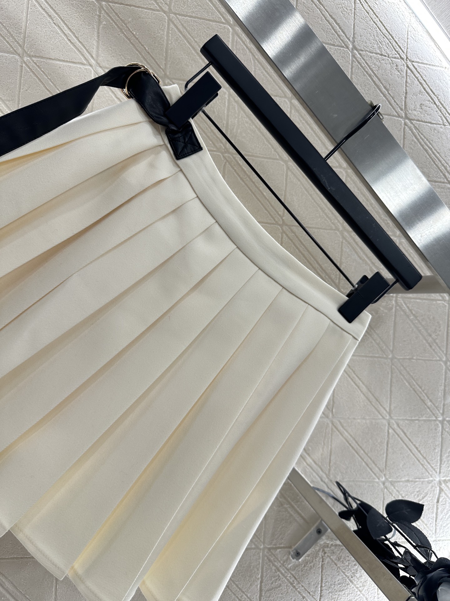 ♥Louis vuitto*♥2025新品上架 高腰单侧带扣百褶短裙定制YB进口精仿羊毛材质 光泽舒适 