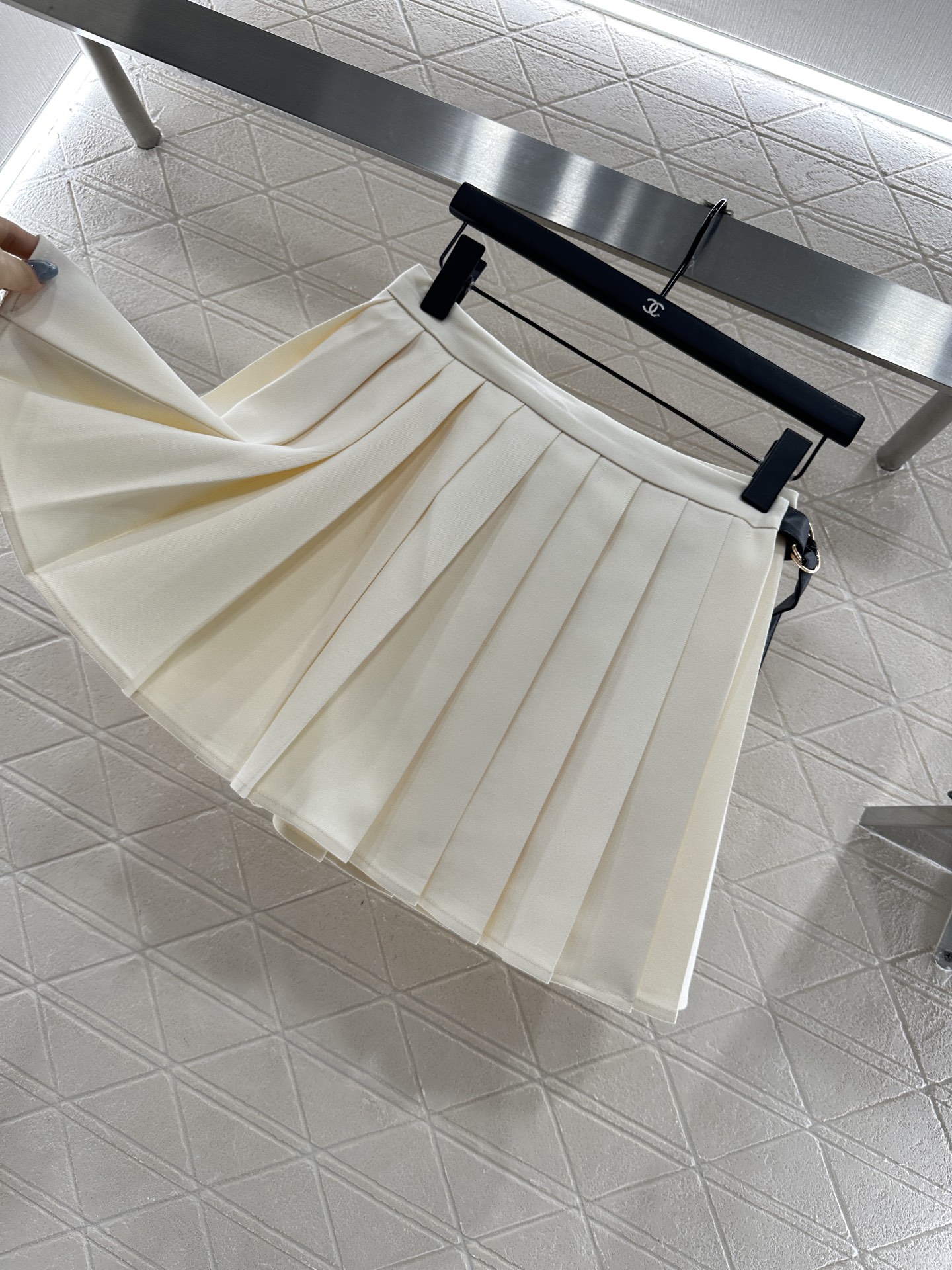 ♥Louis vuitto*♥2025新品上架 高腰单侧带扣百褶短裙定制YB进口精仿羊毛材质 光泽舒适 