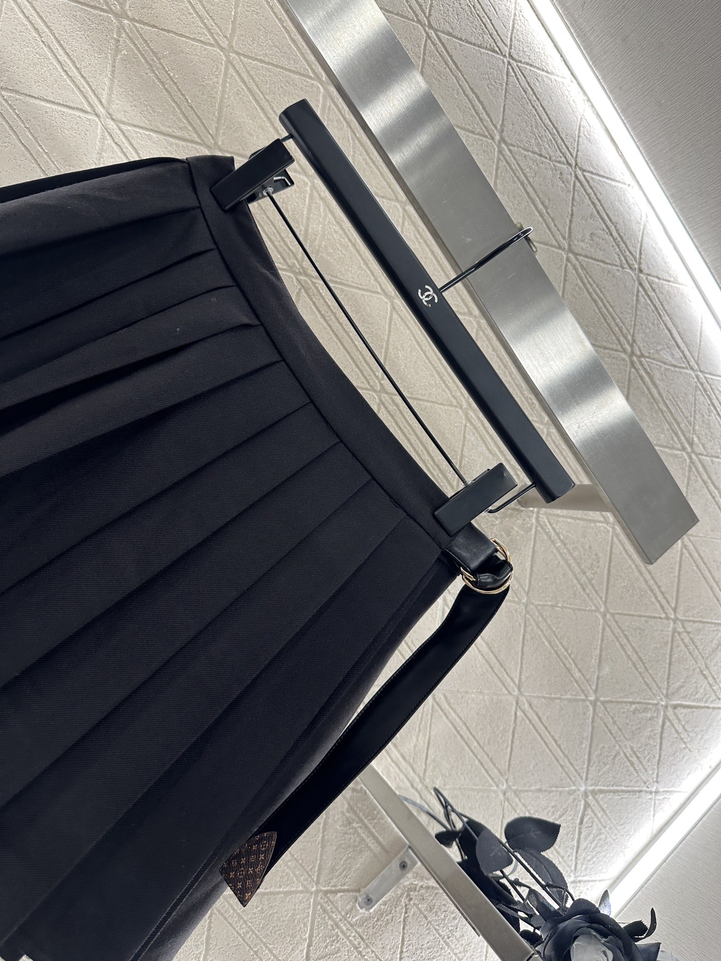 ♥Louis vuitto*♥2025新品上架 高腰单侧带扣百褶短裙定制YB进口精仿羊毛材质 光泽舒适 