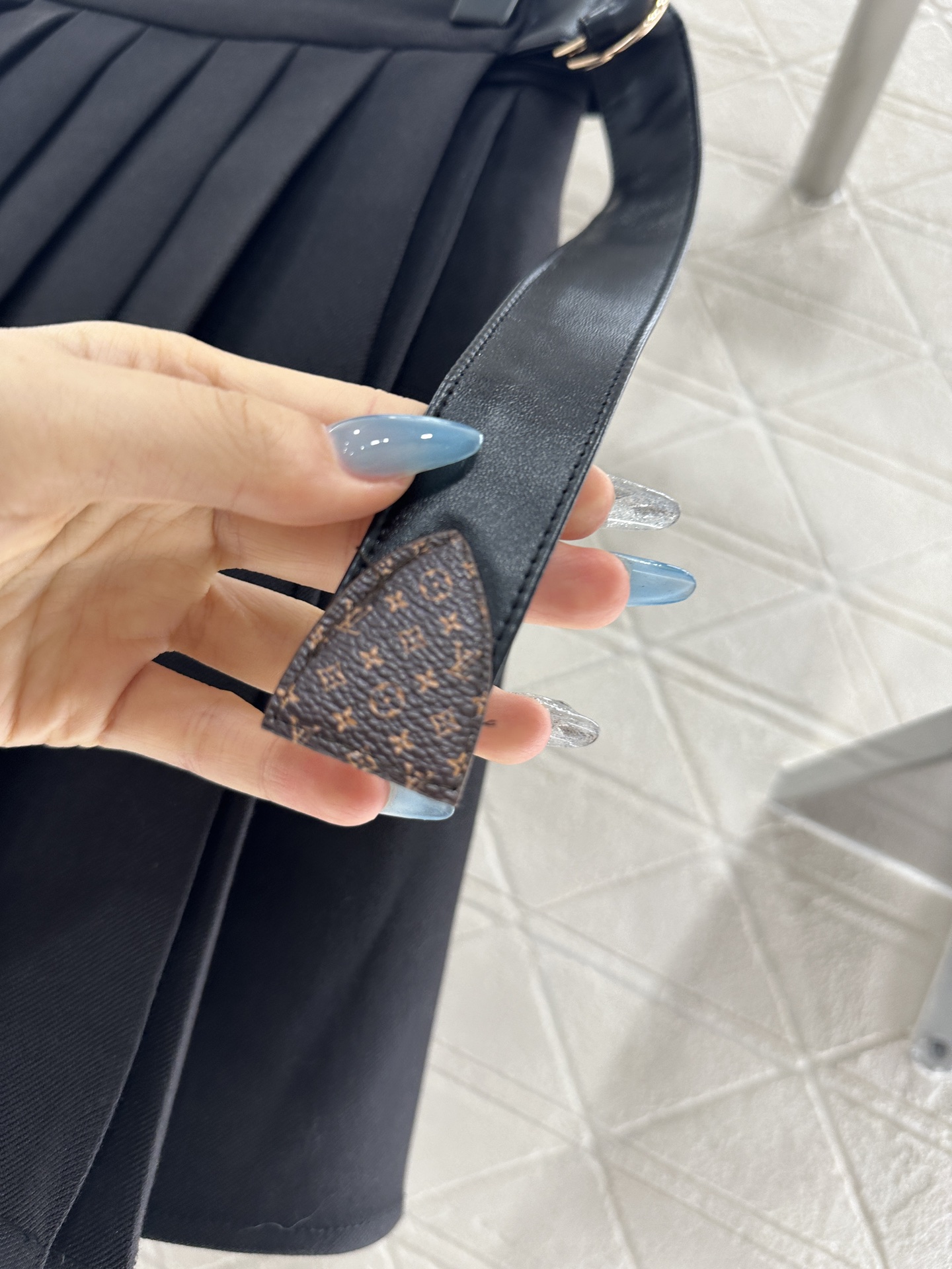 ♥Louis vuitto*♥2025新品上架 高腰单侧带扣百褶短裙定制YB进口精仿羊毛材质 光泽舒适 