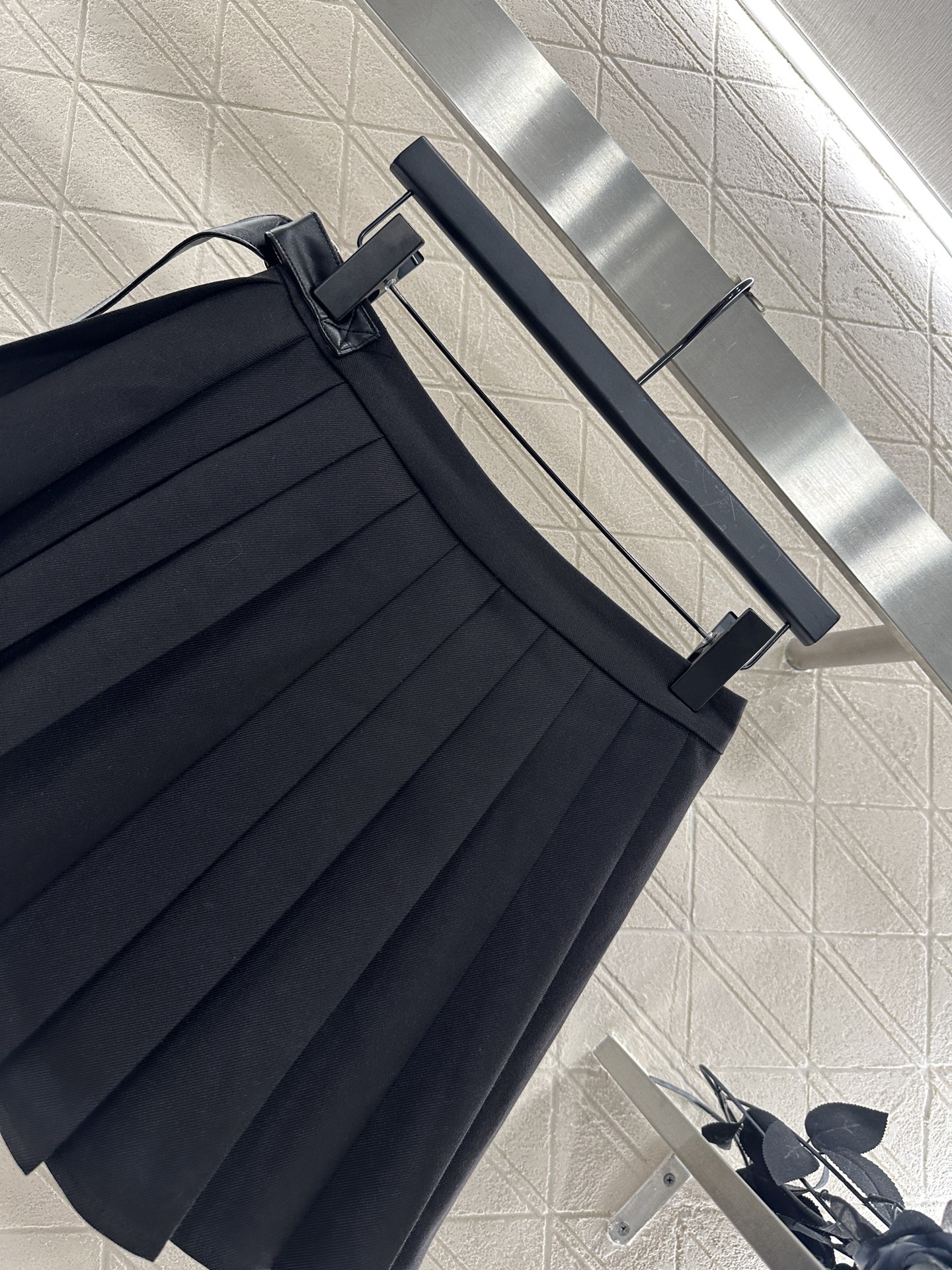 ♥Louis vuitto*♥2025新品上架 高腰单侧带扣百褶短裙定制YB进口精仿羊毛材质 光泽舒适 