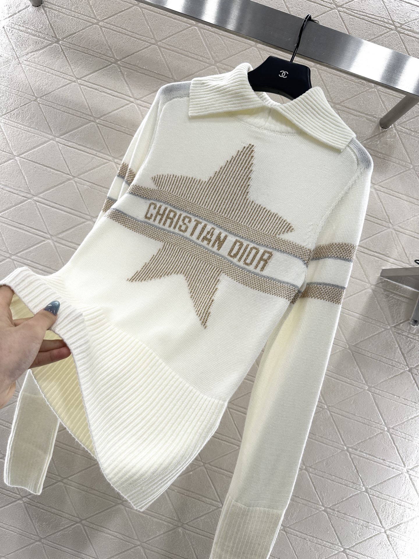 Dior Women's White Wool & Cashmere Knit Sweater with Star and Logo Details 7 i1757935623303 1946 0 6