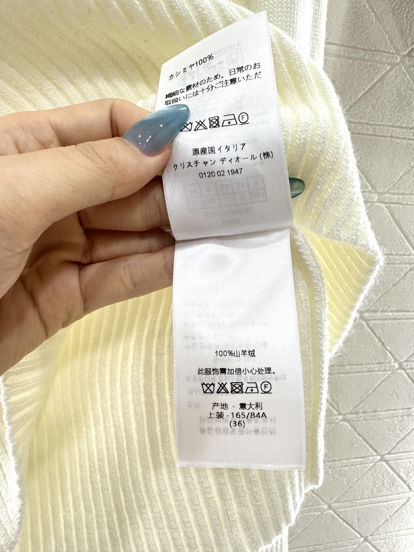 Dior Women's White Wool & Cashmere Knit Sweater with Star and Logo Details 9 i1757935623318 8742 0 8