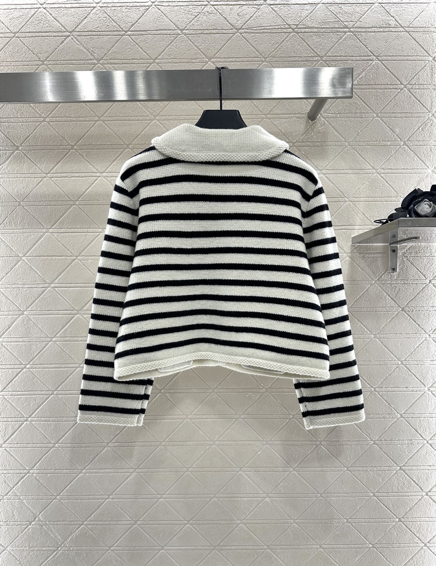 ♥Celin*♥2025新品上架 翻领针织条纹开衫定制YB羊毛针织材质 柔软细腻 质感舒适 翻领开衫剪裁