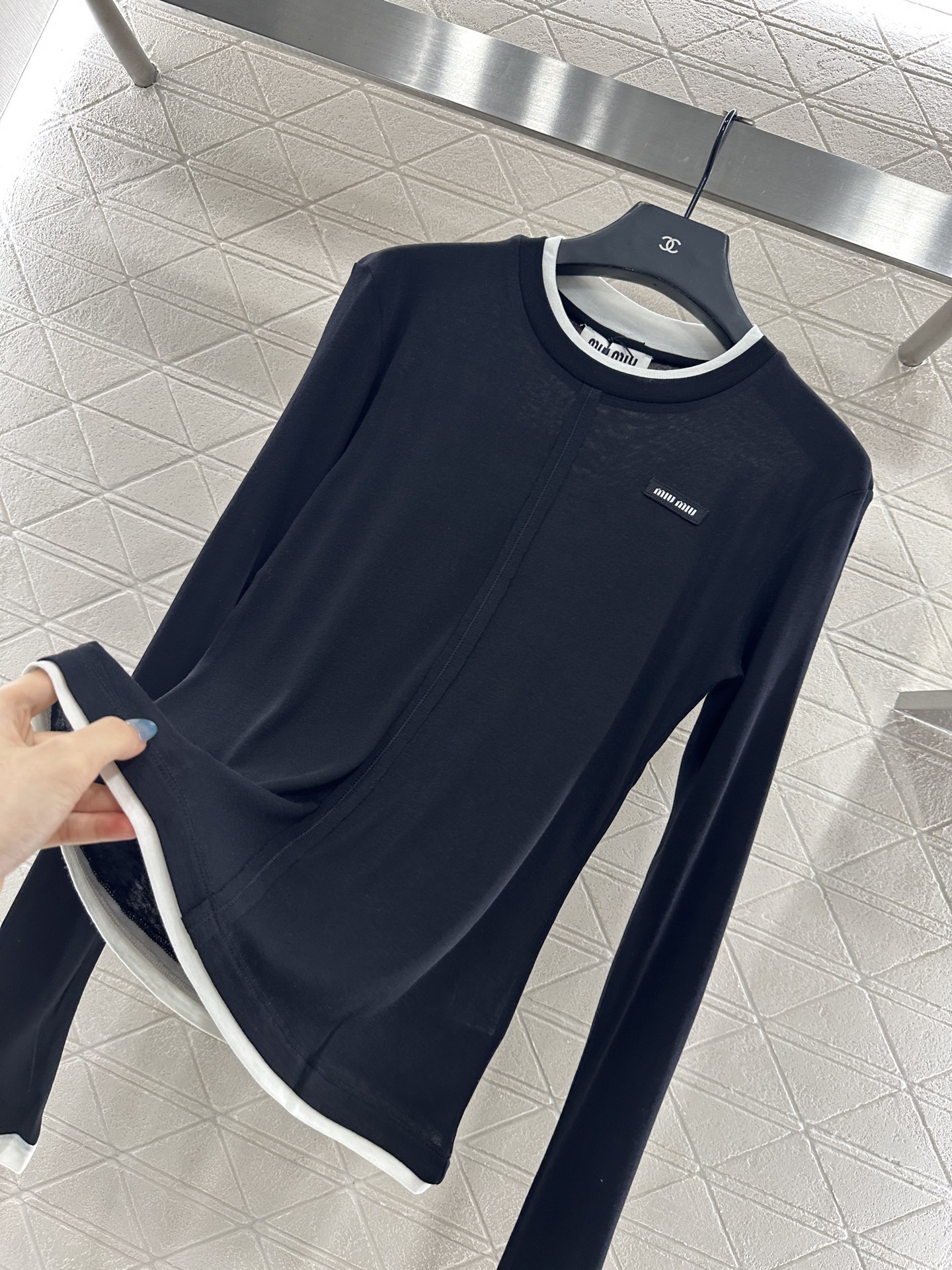 ♥ Miumi*♥2025新品上架 撞色假两件圆领长袖打底定制YB天丝羊毛材质 亲肤透气 弹力十足 圆领