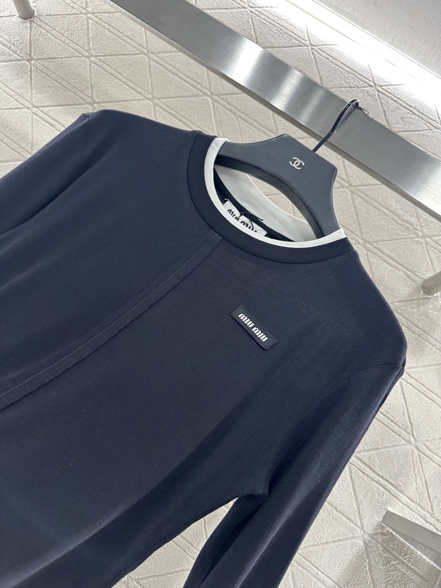 ♥ Miumi*♥2025新品上架 撞色假两件圆领长袖打底定制YB天丝羊毛材质 亲肤透气 弹力十足 圆领