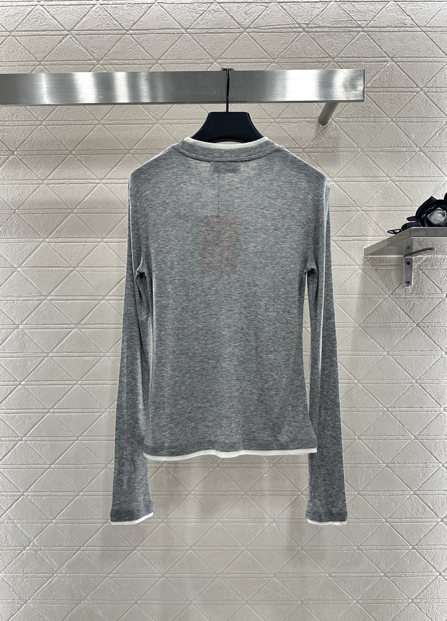 ♥ Miumi*♥2025新品上架 撞色假两件圆领长袖打底定制YB天丝羊毛材质 亲肤透气 弹力十足 圆领