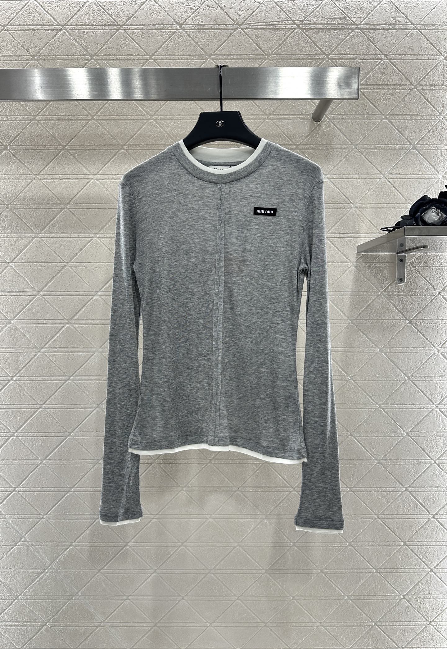 ♥ Miumi*♥2025新品上架 撞色假两件圆领长袖打底定制YB天丝羊毛材质 亲肤透气 弹力十足 圆领