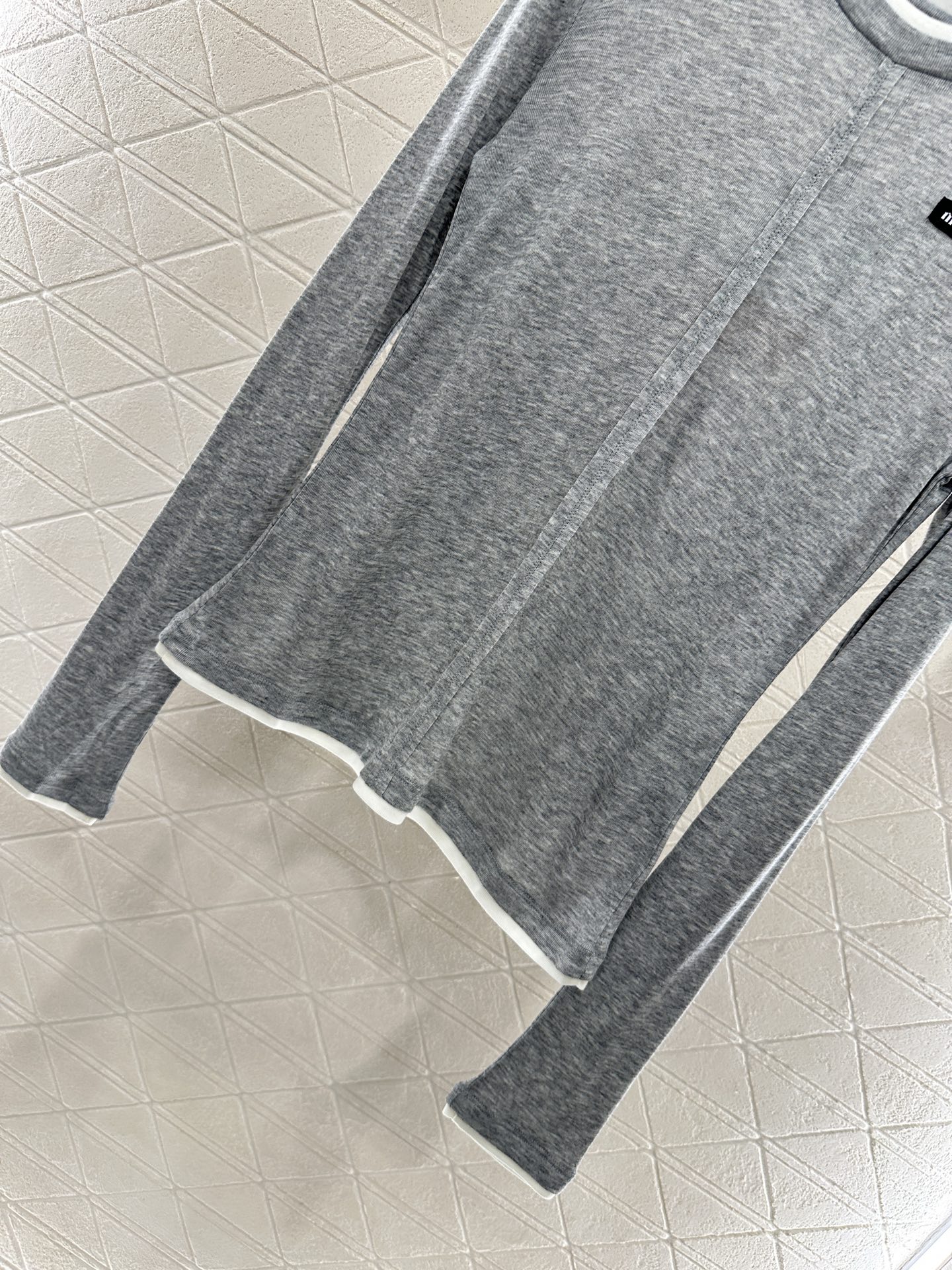 ♥ Miumi*♥2025新品上架 撞色假两件圆领长袖打底定制YB天丝羊毛材质 亲肤透气 弹力十足 圆领