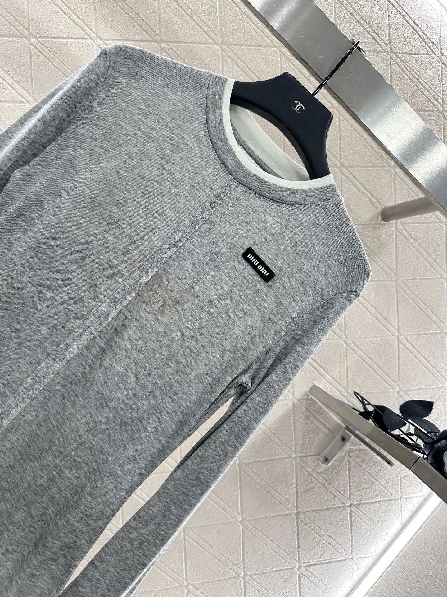 ♥ Miumi*♥2025新品上架 撞色假两件圆领长袖打底定制YB天丝羊毛材质 亲肤透气 弹力十足 圆领