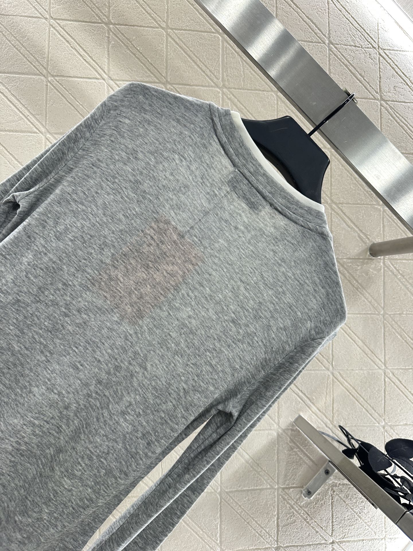 ♥ Miumi*♥2025新品上架 撞色假两件圆领长袖打底定制YB天丝羊毛材质 亲肤透气 弹力十足 圆领