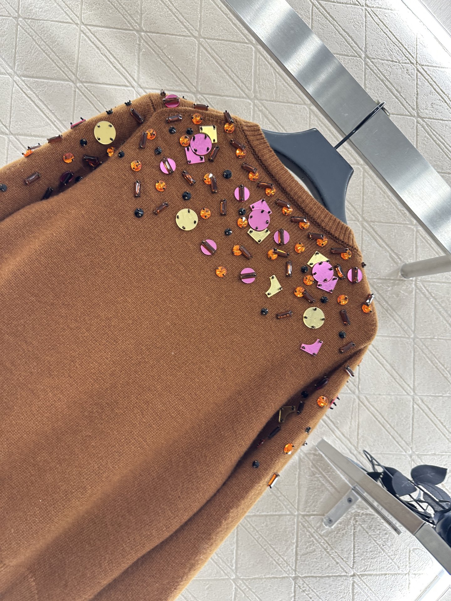 ♥Fend*♥2025新品上架 亮片钉珠针织开衫定制YB羊毛纱线织造，密度细针织造，清晰毛感肌理，舒适亲