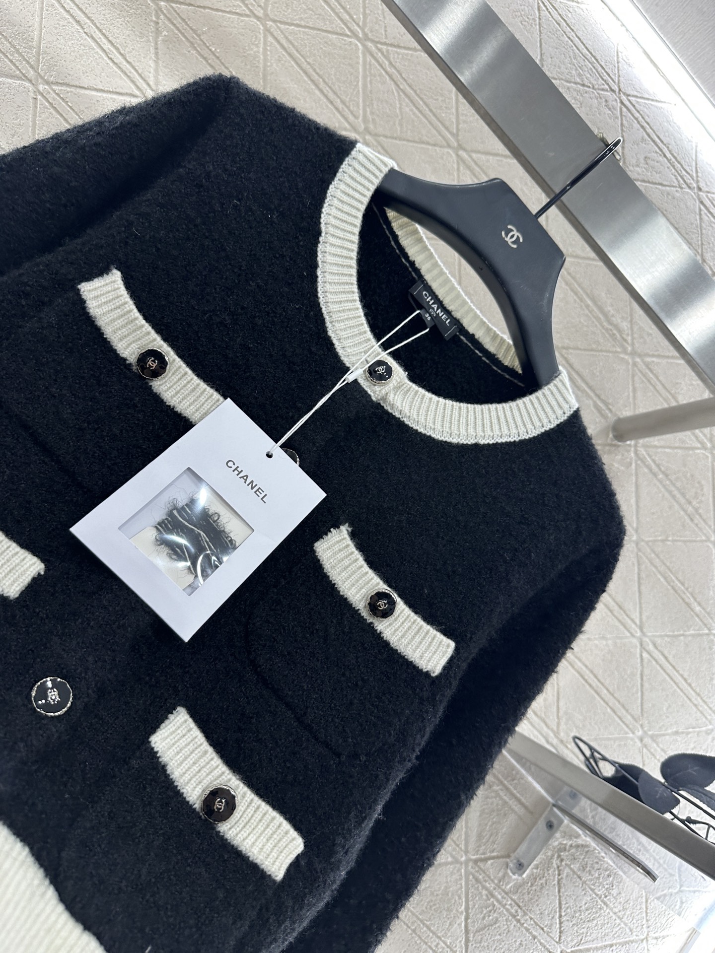 ♥Chane*♥2025新品上架 黑白撞色口袋针织开衫定制YB羊毛纱线织造，质感光泽，柔软亲肤，圆领针织