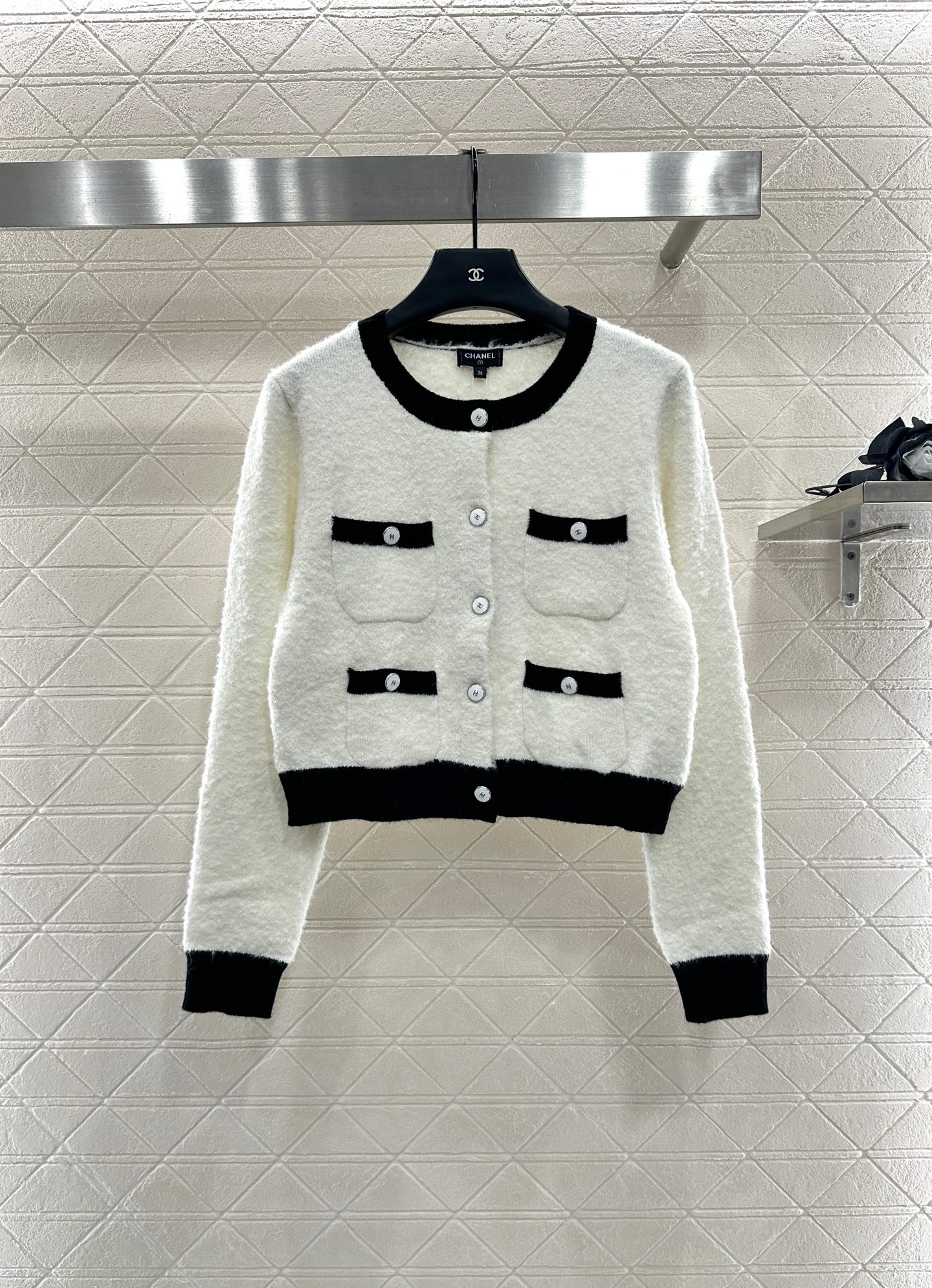 ♥Chane*♥2025新品上架 黑白撞色口袋针织开衫定制YB羊毛纱线织造，质感光泽，柔软亲肤，圆领针织