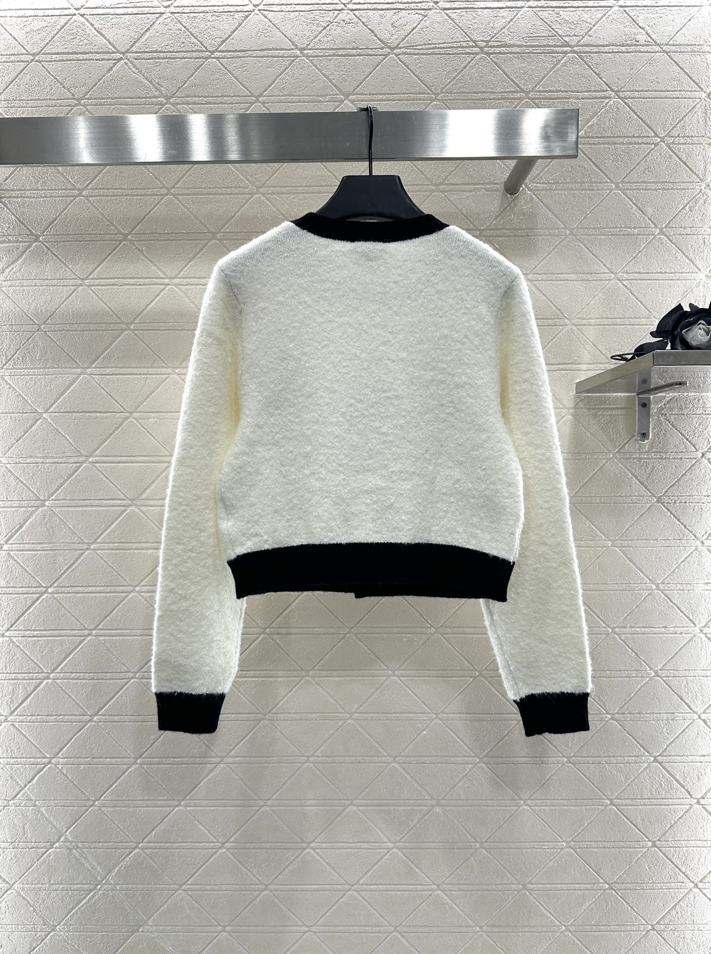 ♥Chane*♥2025新品上架 黑白撞色口袋针织开衫定制YB羊毛纱线织造，质感光泽，柔软亲肤，圆领针织