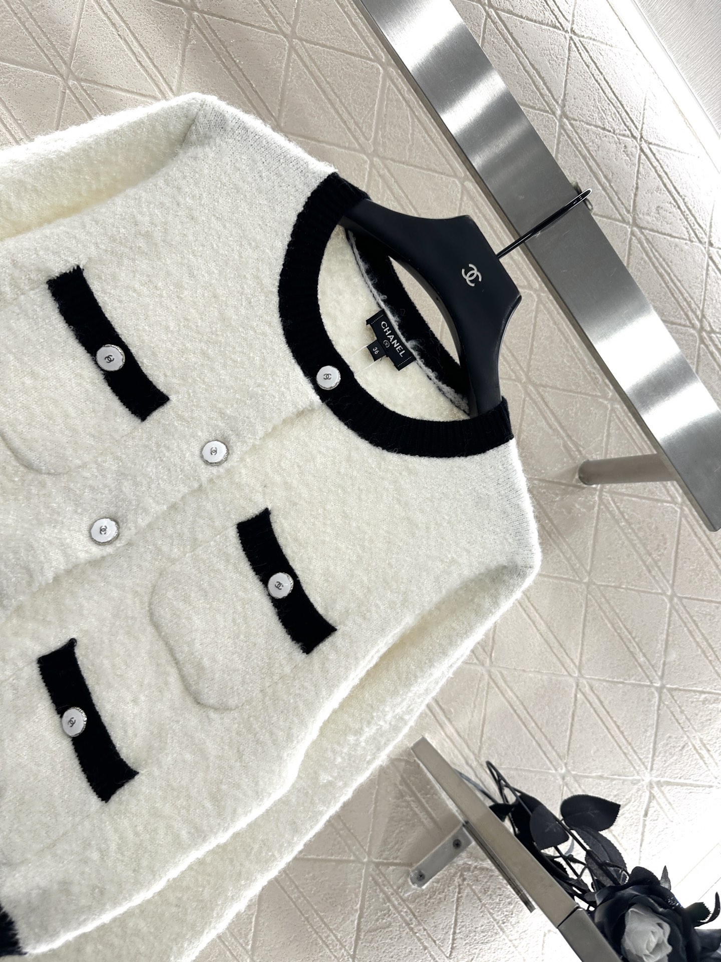 ♥Chane*♥2025新品上架 黑白撞色口袋针织开衫定制YB羊毛纱线织造，质感光泽，柔软亲肤，圆领针织