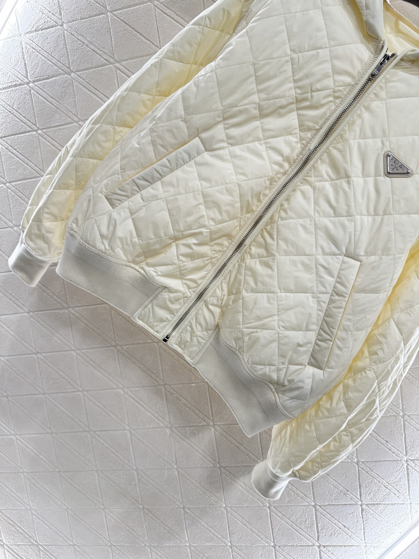 ♥Prad*♥2025新品上架 菱格连帽羽绒棉服定制YB进口防风防水尼龙材质,其工艺还原,升级材质,提升