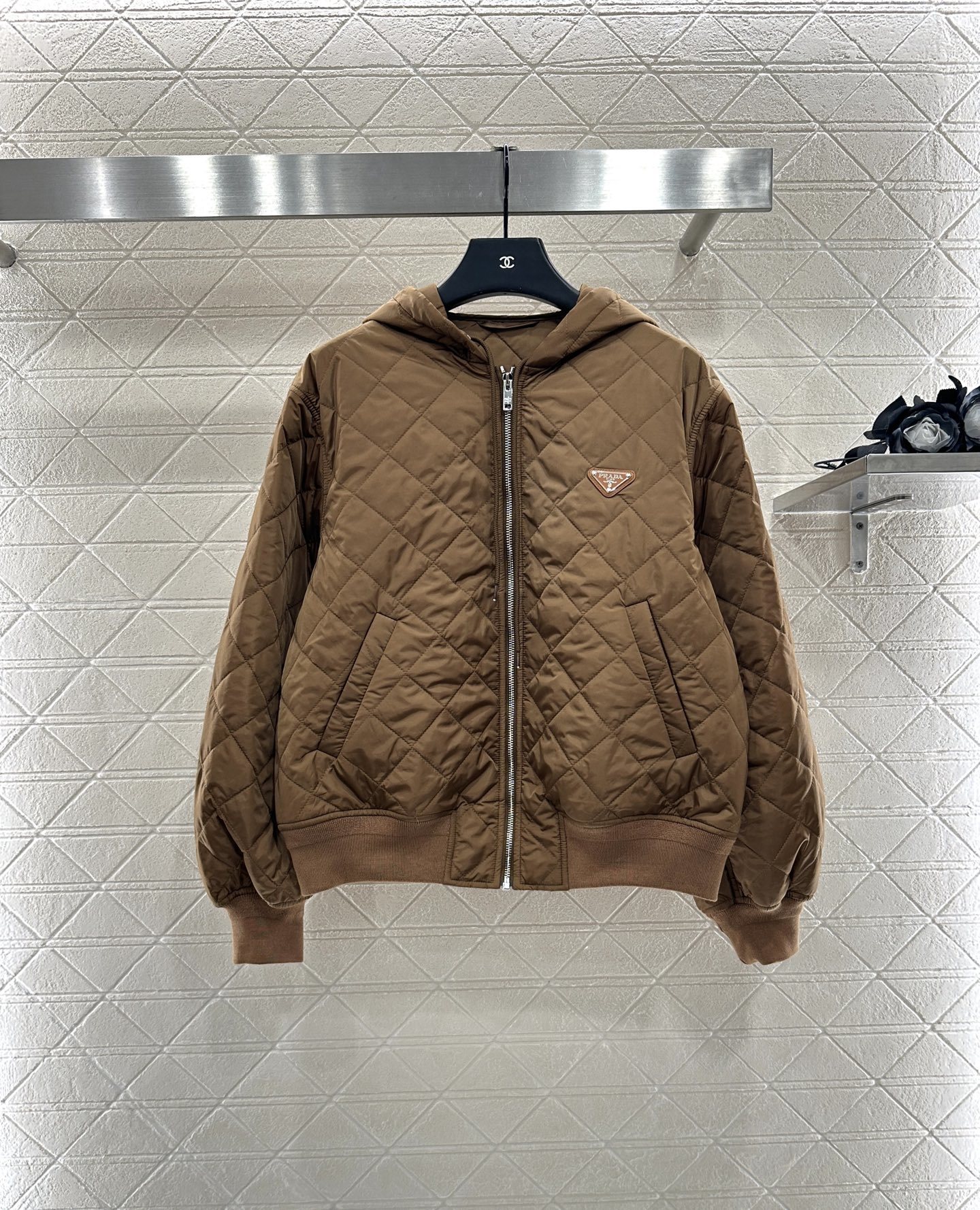 ♥Prad*♥2025新品上架 菱格连帽羽绒棉服定制YB进口防风防水尼龙材质,其工艺还原,升级材质,提升