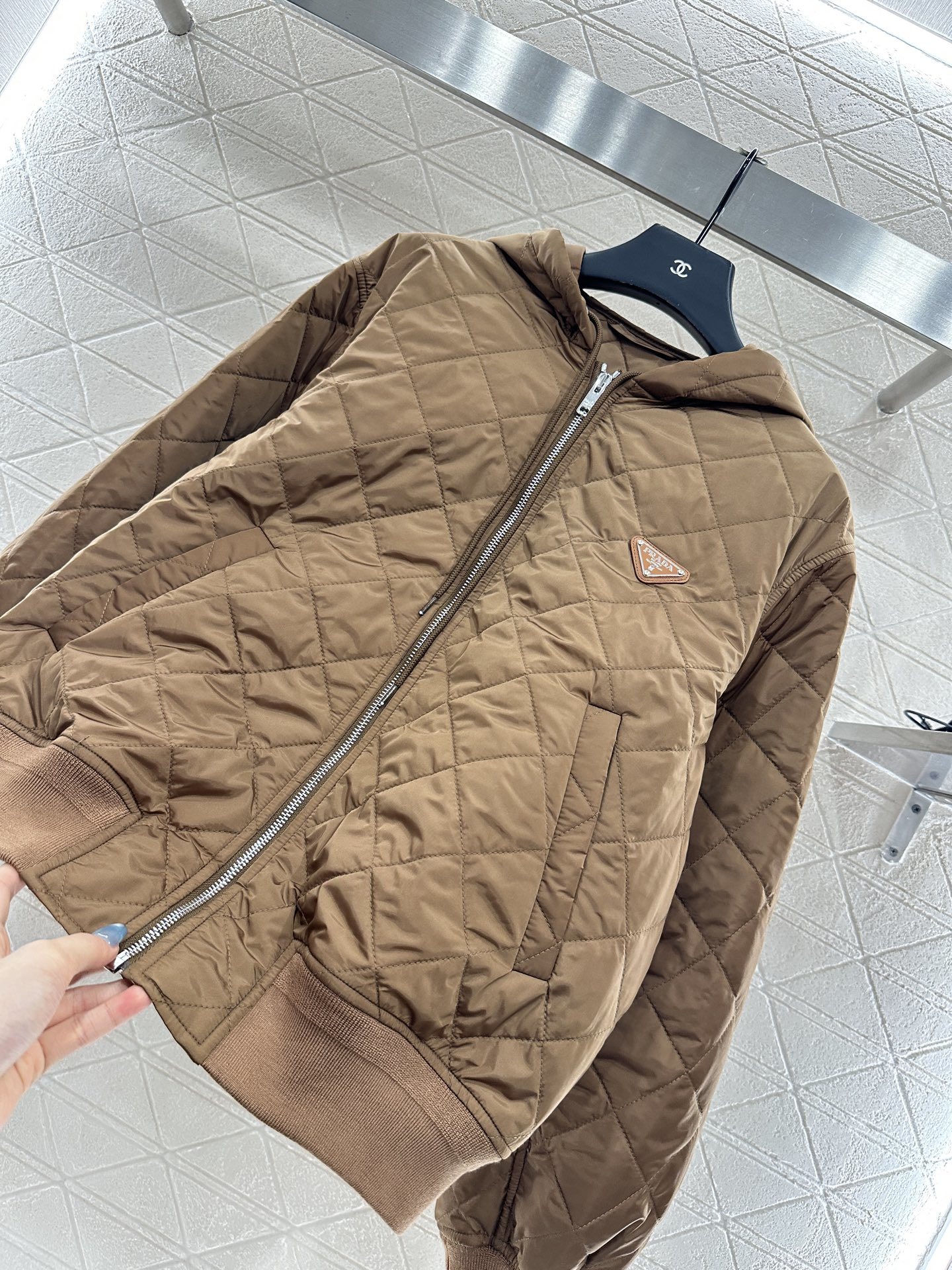 ♥Prad*♥2025新品上架 菱格连帽羽绒棉服定制YB进口防风防水尼龙材质,其工艺还原,升级材质,提升