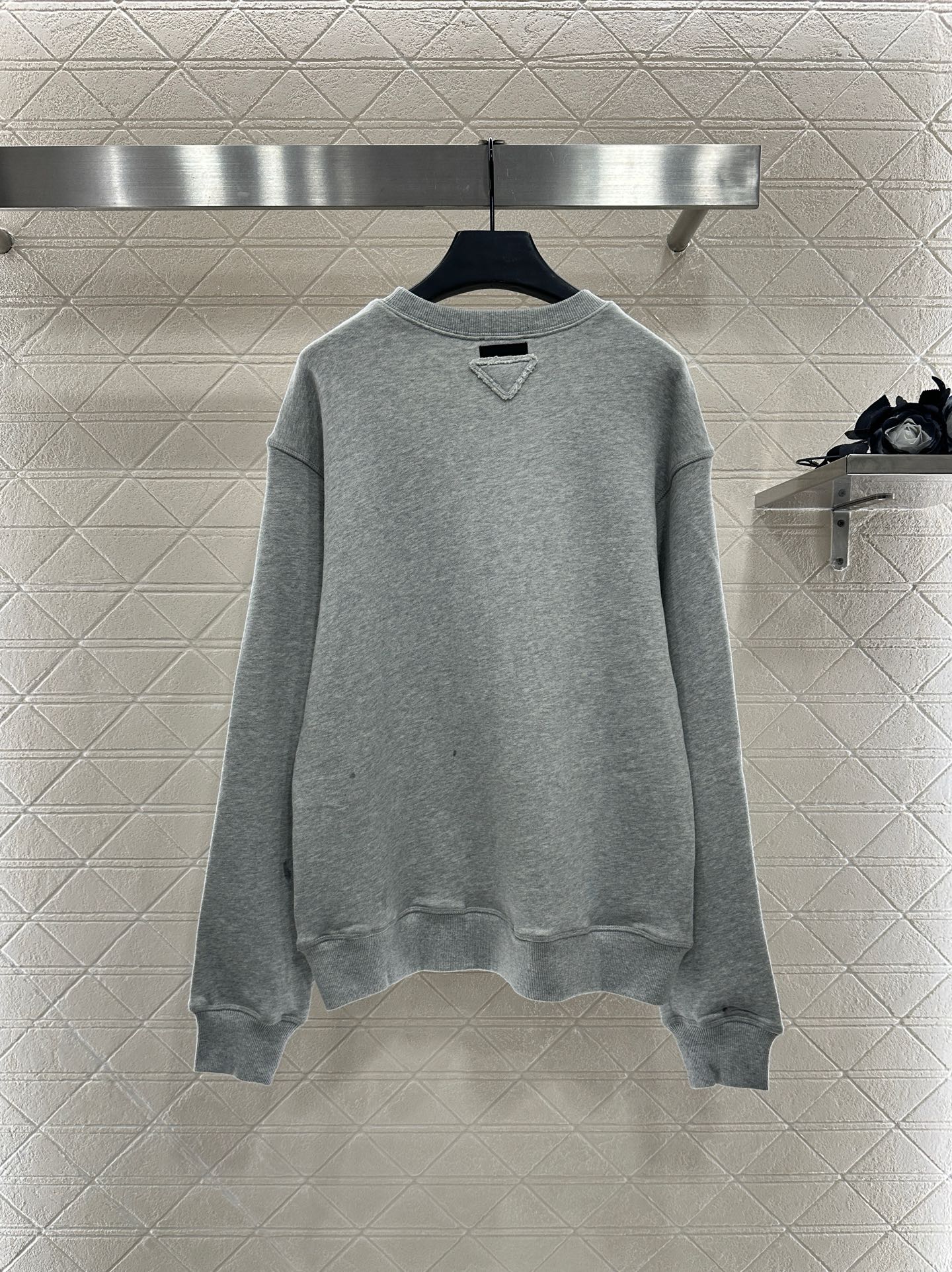 ♥Prad*♥2025新品上架 圆领字母撞色卫衣定制YB原生全棉材质，舒适软糯，穿搭洋气，落肩套头廓形卫