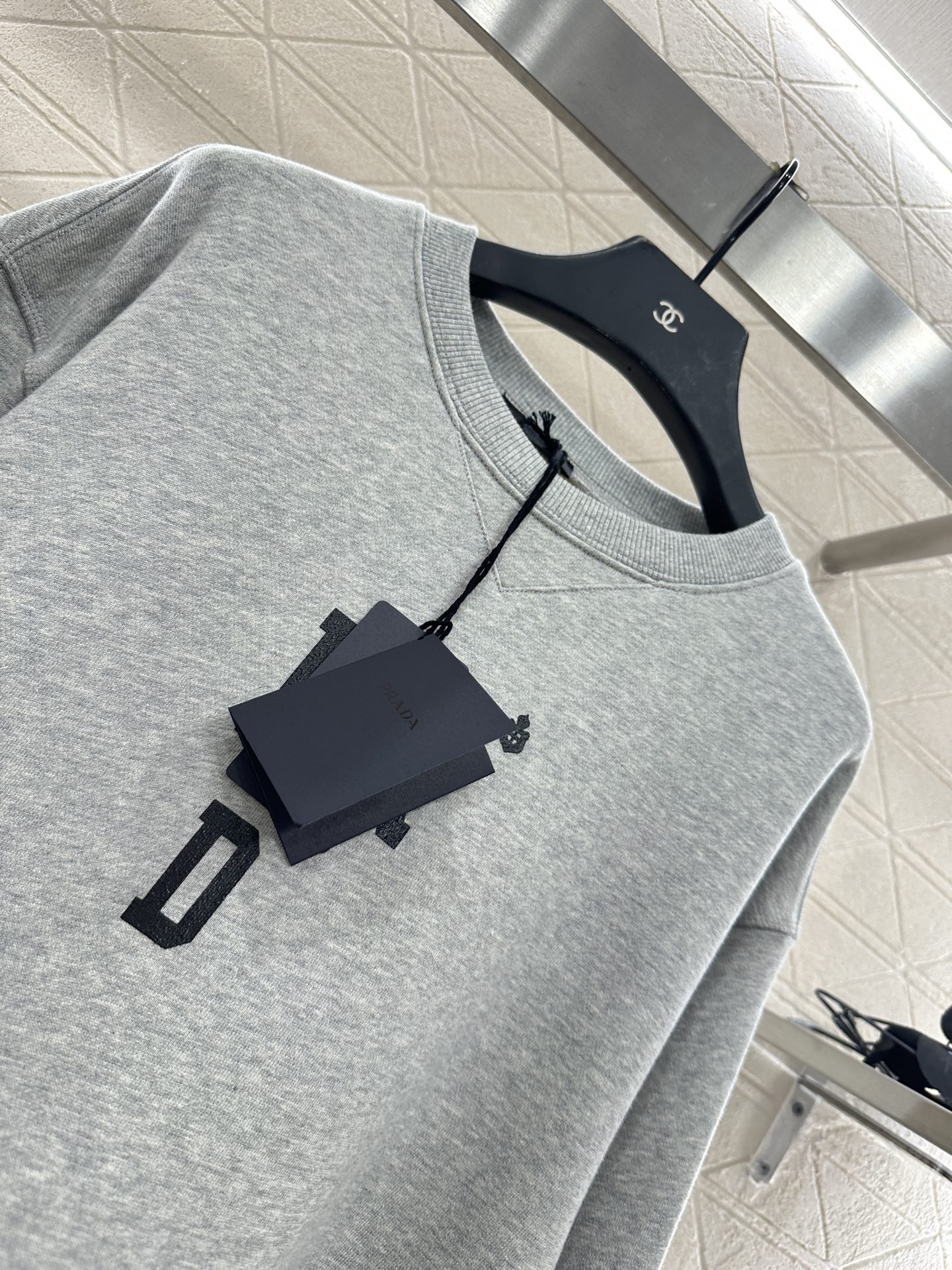 ♥Prad*♥2025新品上架 圆领字母撞色卫衣定制YB原生全棉材质，舒适软糯，穿搭洋气，落肩套头廓形卫