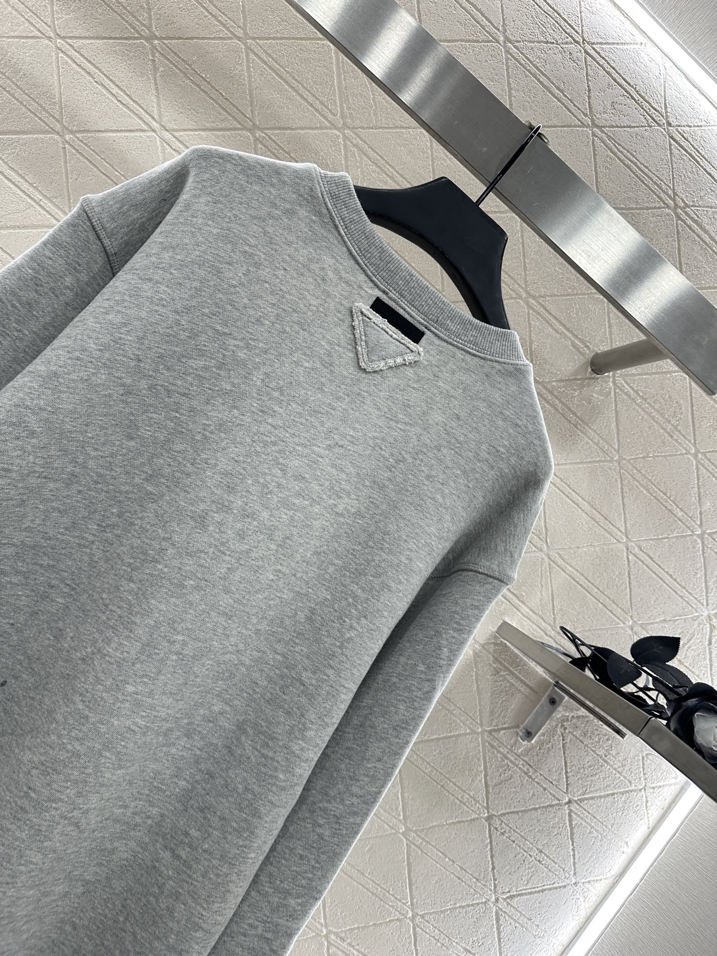 ♥Prad*♥2025新品上架 圆领字母撞色卫衣定制YB原生全棉材质，舒适软糯，穿搭洋气，落肩套头廓形卫