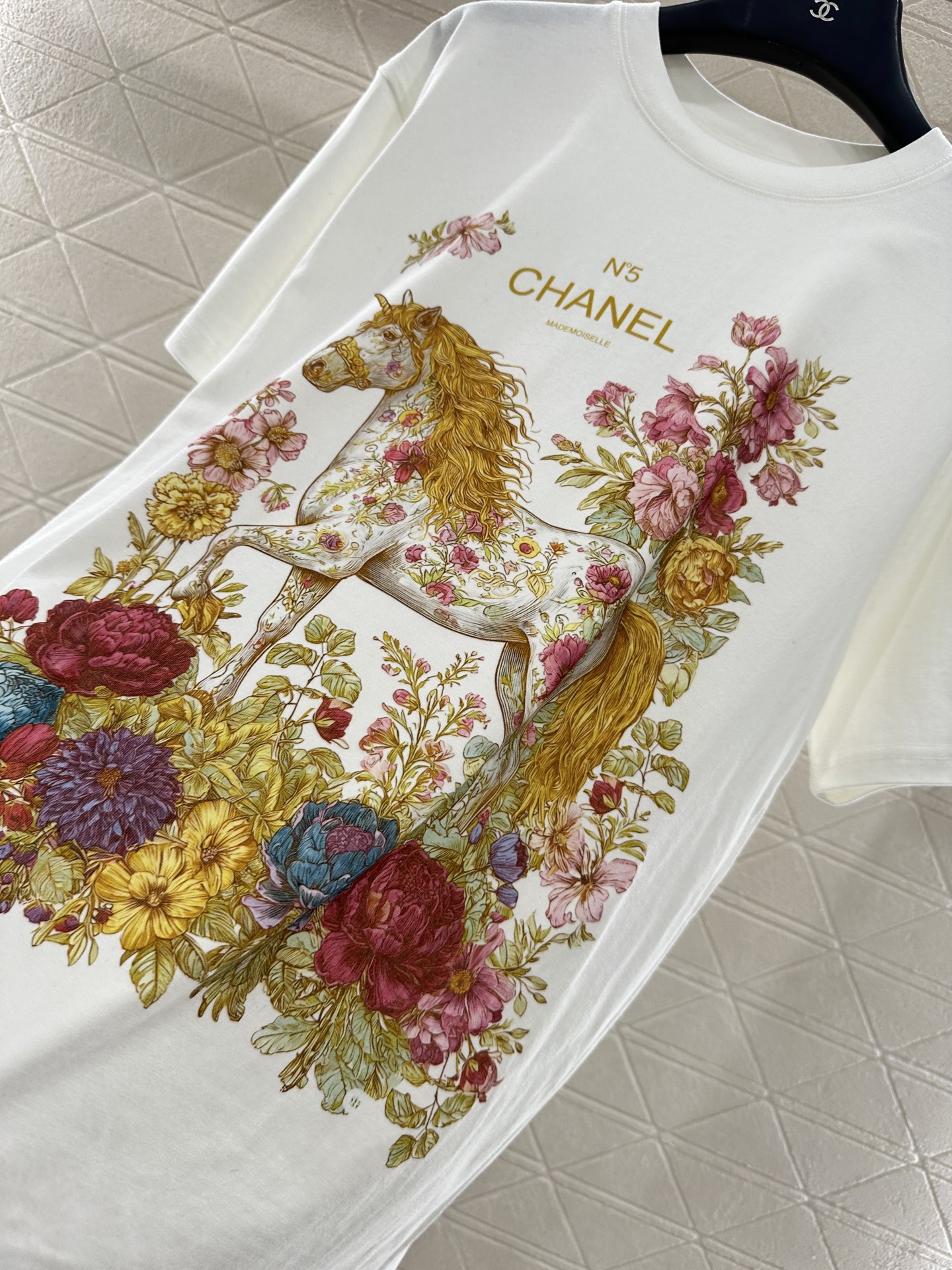 ♥Chane*♥2025新品上架 圆领印花𝑇𝑒𝑒定制YB原生全棉材质，质感高级，柔软舒适，宽松短袖T恤裁