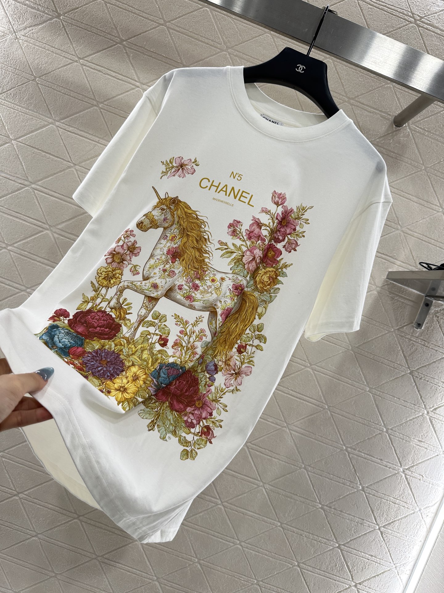 ♥Chane*♥2025新品上架 圆领印花𝑇𝑒𝑒定制YB原生全棉材质，质感高级，柔软舒适，宽松短袖T恤裁