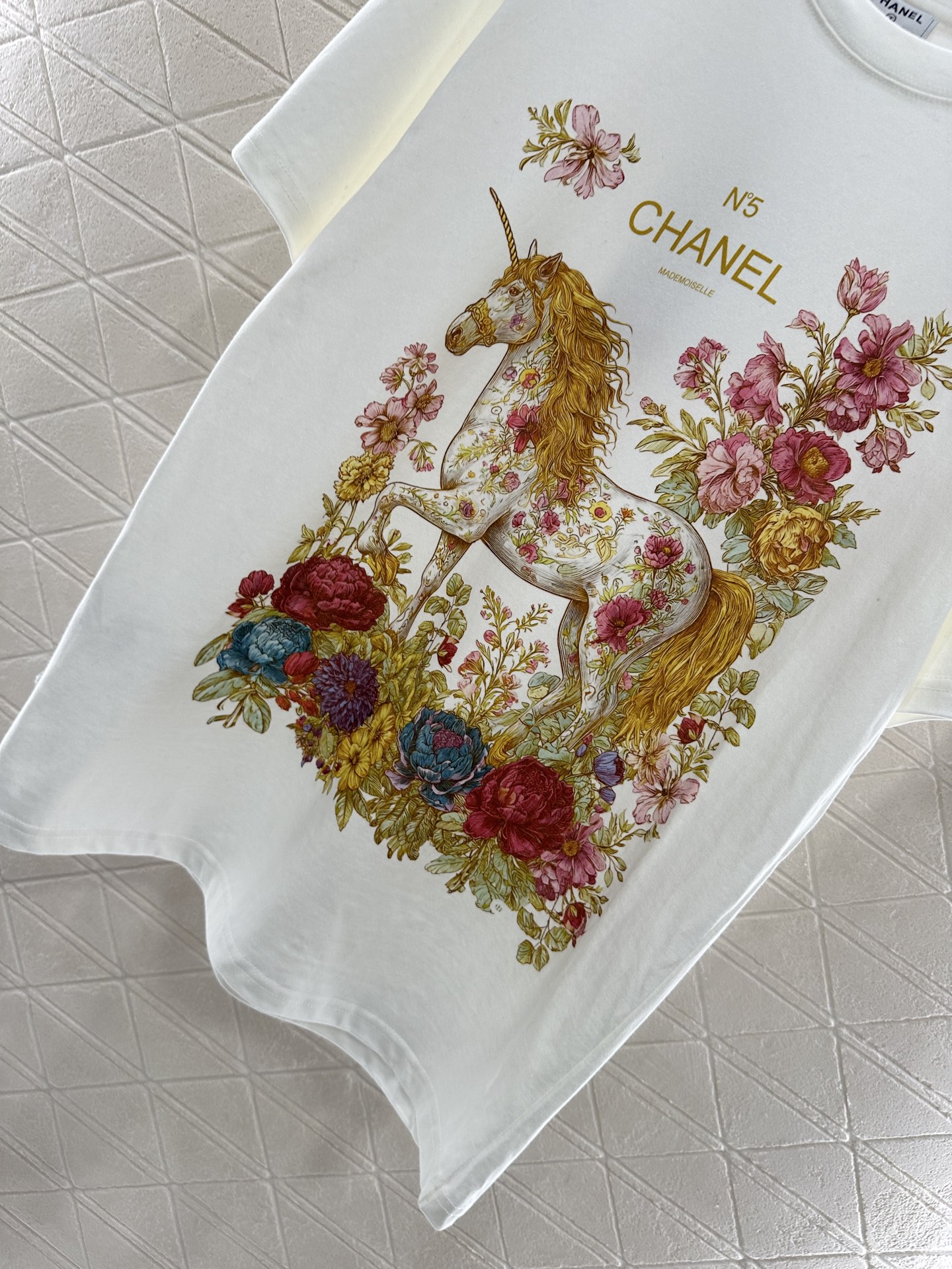 ♥Chane*♥2025新品上架 圆领印花𝑇𝑒𝑒定制YB原生全棉材质，质感高级，柔软舒适，宽松短袖T恤裁