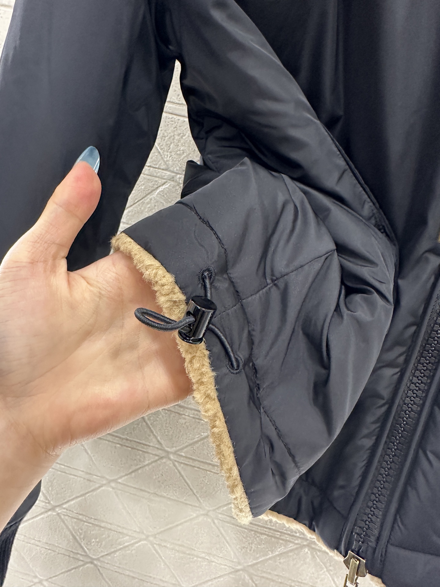 ♥Moncle*♥2025新品上架 两面穿连帽泰迪羊羔外套定制YB泰迪羊羔绒➕防水尼龙材质，毛量充足，防