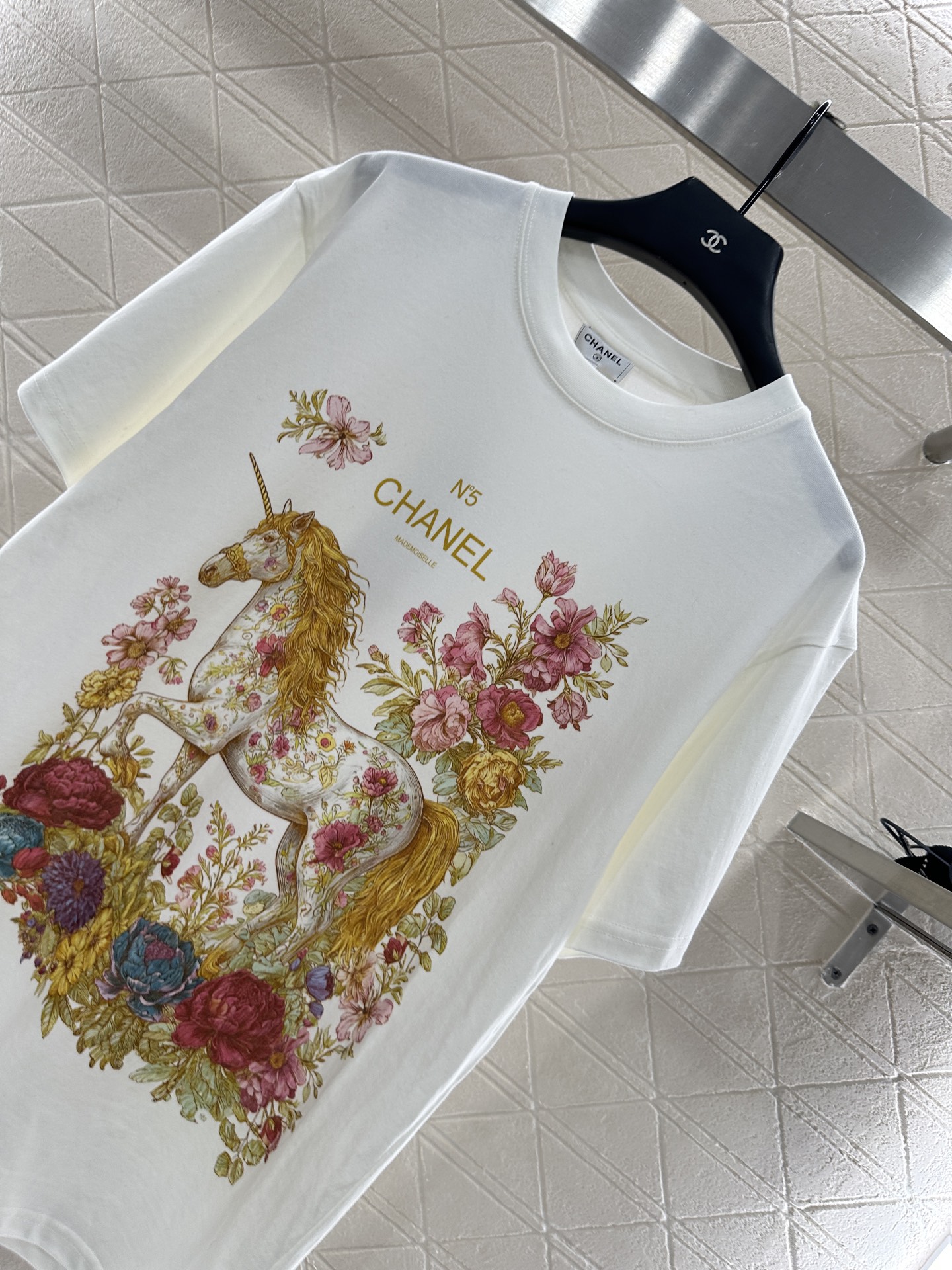 ♥Chane*♥2025新品上架 圆领印花𝑇𝑒𝑒定制YB原生全棉材质，质感高级，柔软舒适，宽松短袖T恤裁