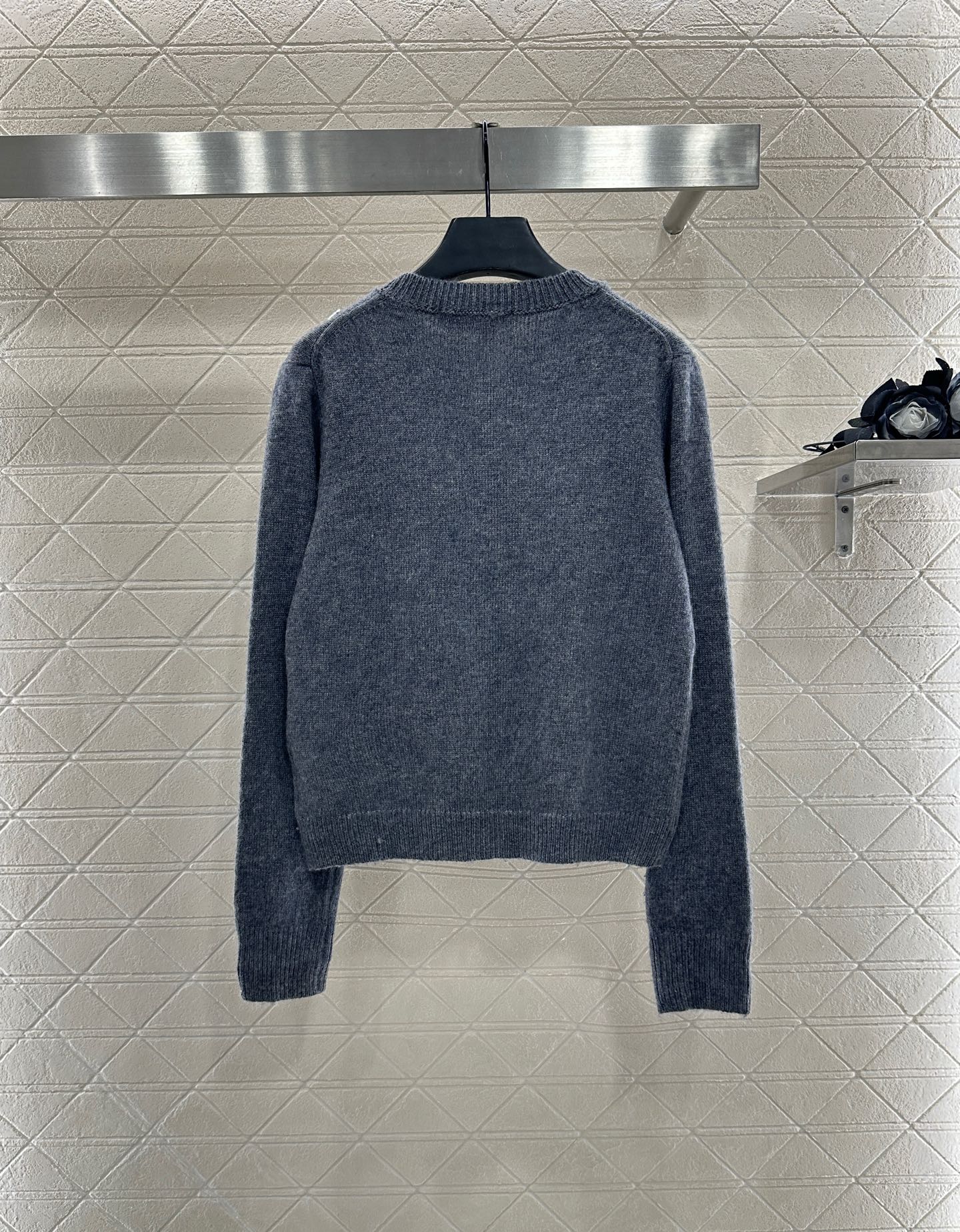 ♥Valentin*♥2025新品上架 圆领刺绣针织开衫定制YB羊毛纱线织造，质感细腻，穿搭舒适，圆领针