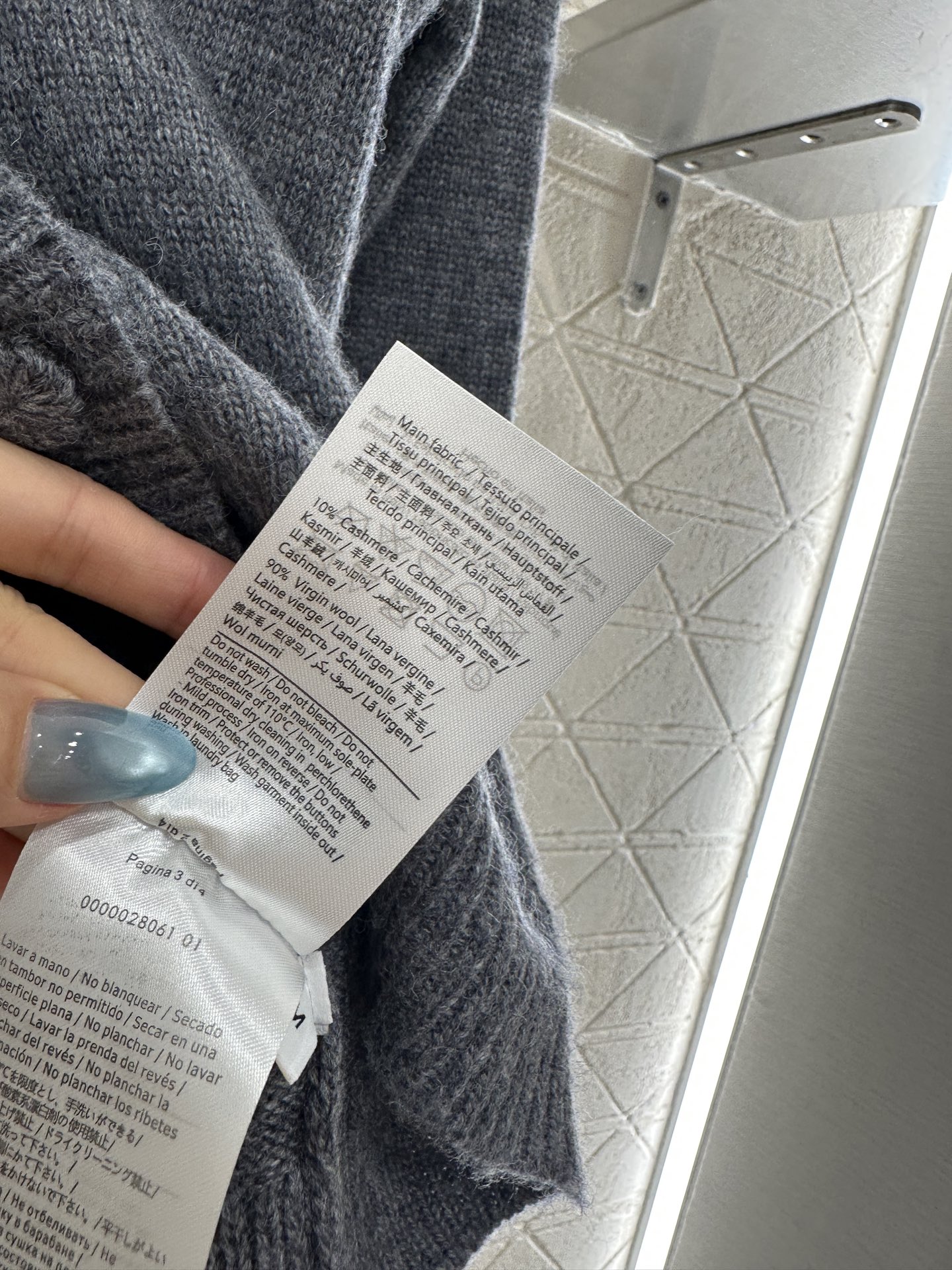 ♥Valentin*♥2025新品上架 圆领刺绣针织开衫定制YB羊毛纱线织造，质感细腻，穿搭舒适，圆领针