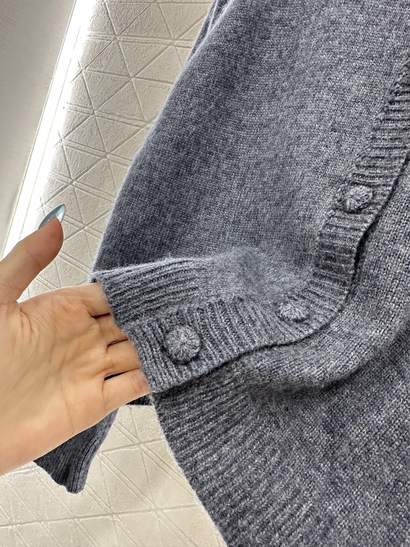 ♥Valentin*♥2025新品上架 圆领刺绣针织开衫定制YB羊毛纱线织造，质感细腻，穿搭舒适，圆领针